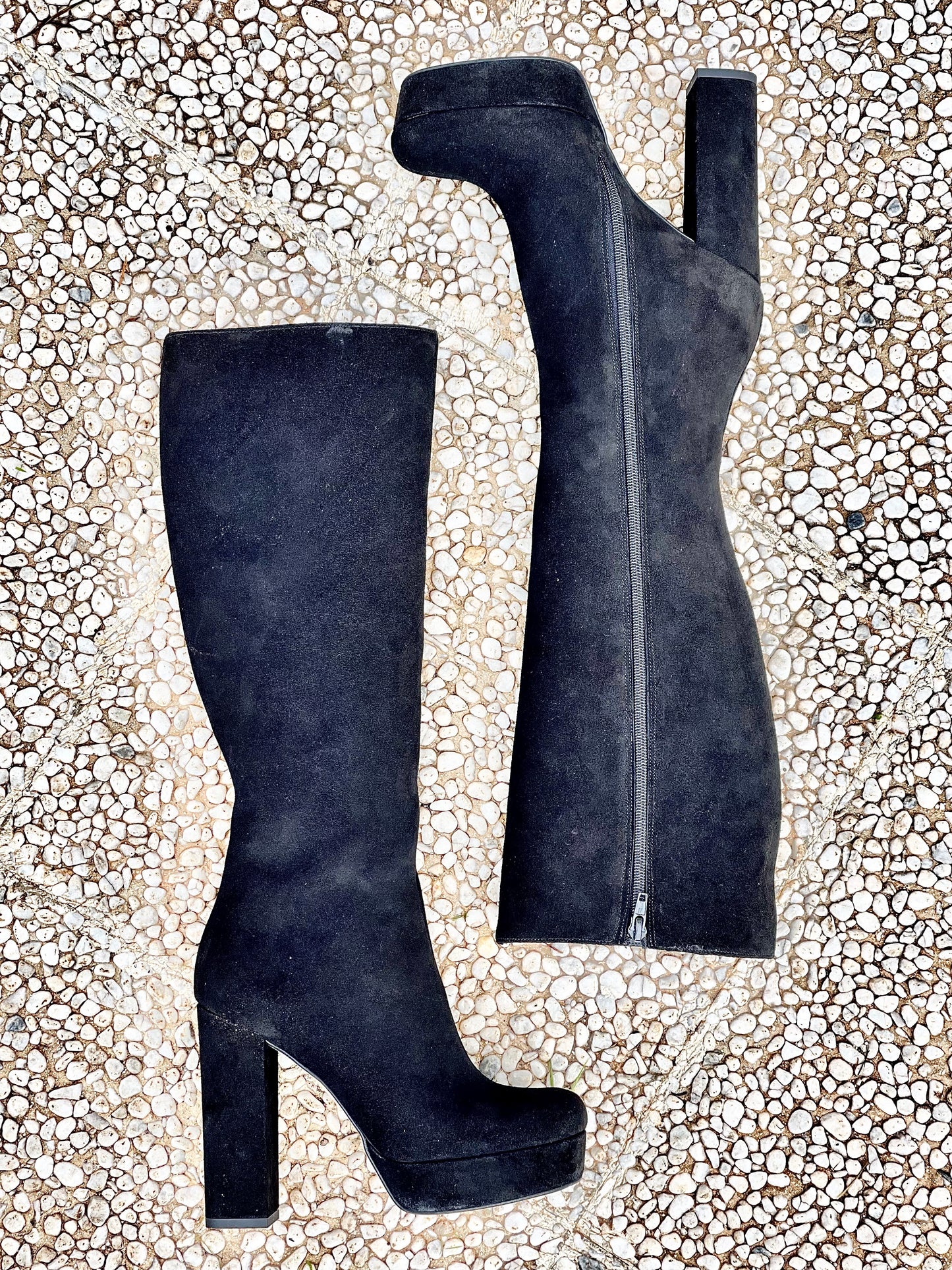 BLACK SUEDE TIBET