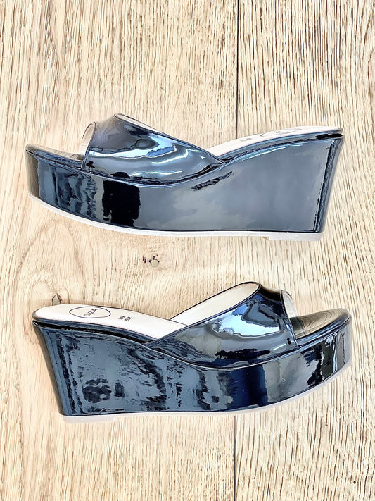 VENUS BLACK PATENT LEATHER