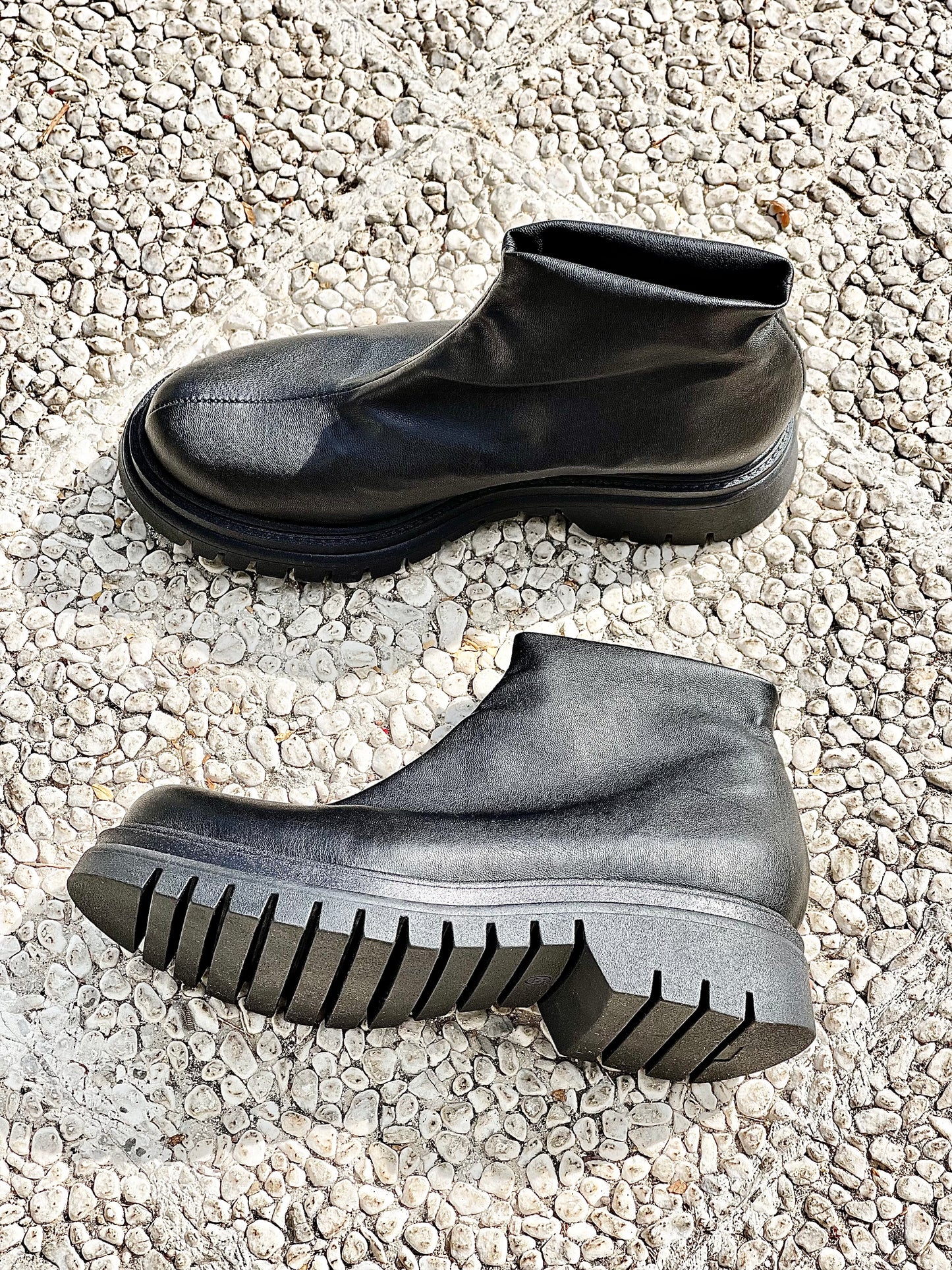 BLACK MALM