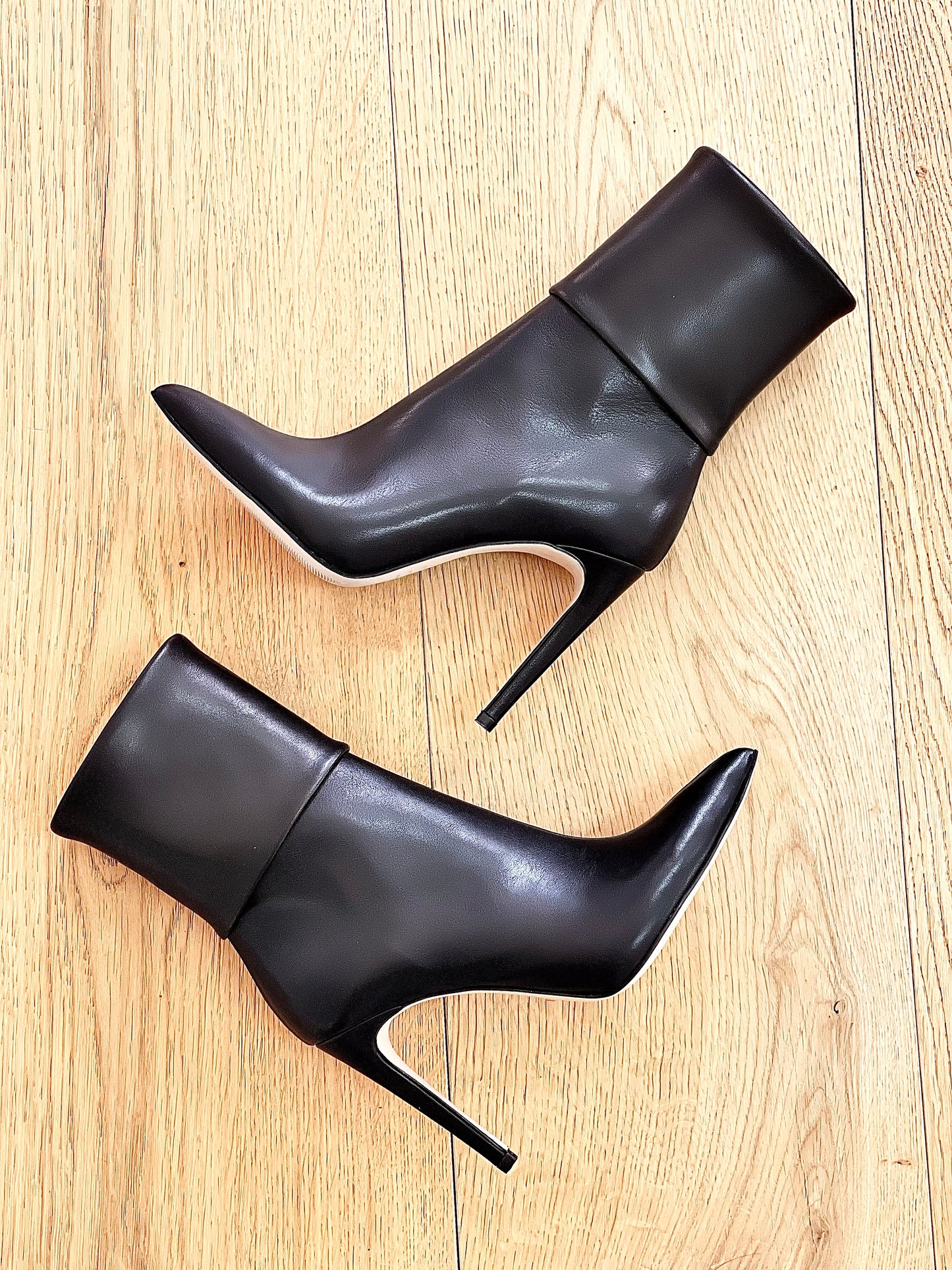 STOCKHOLM LEATHER BLACK