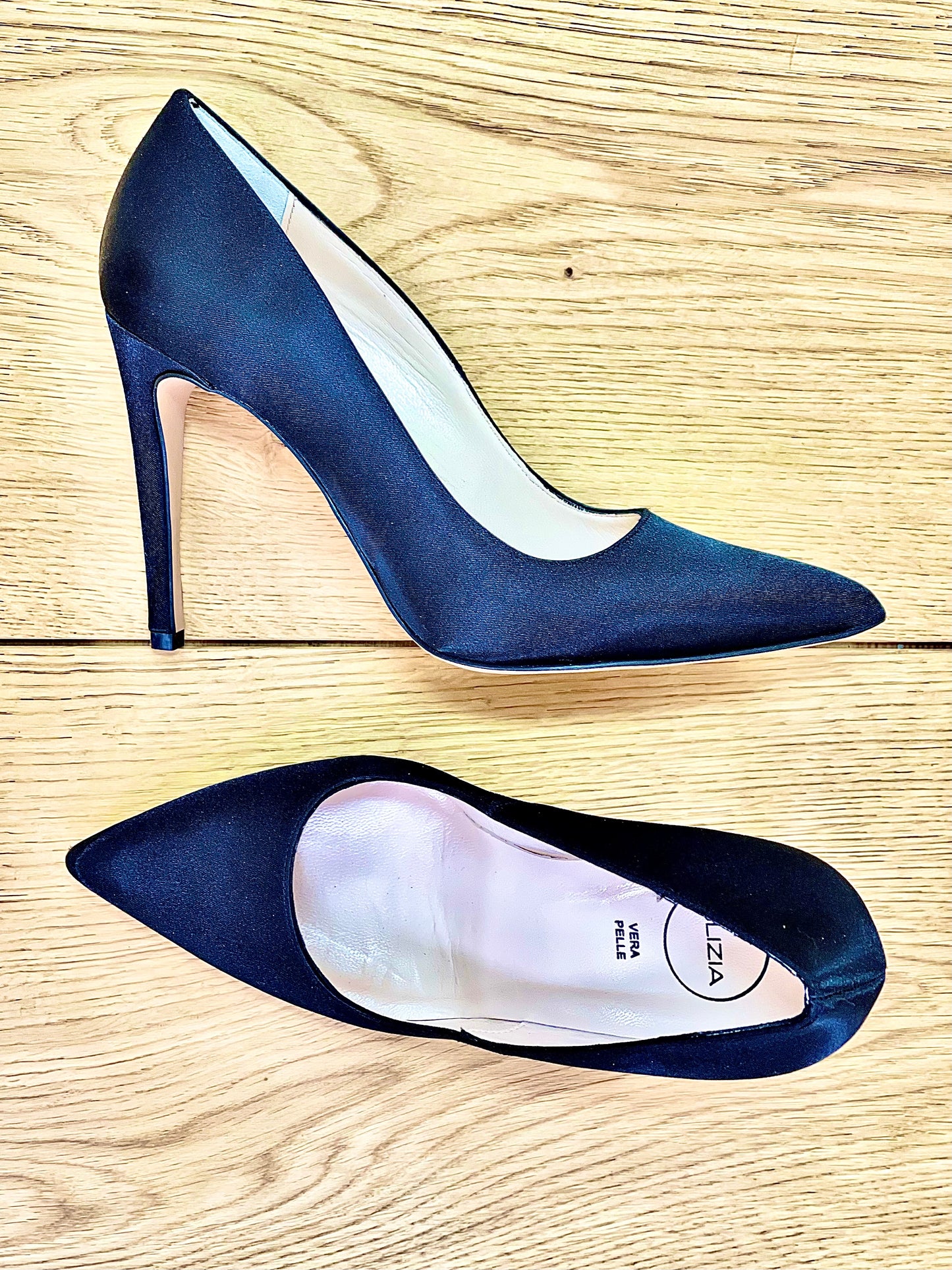 NOE BLACK SATIN