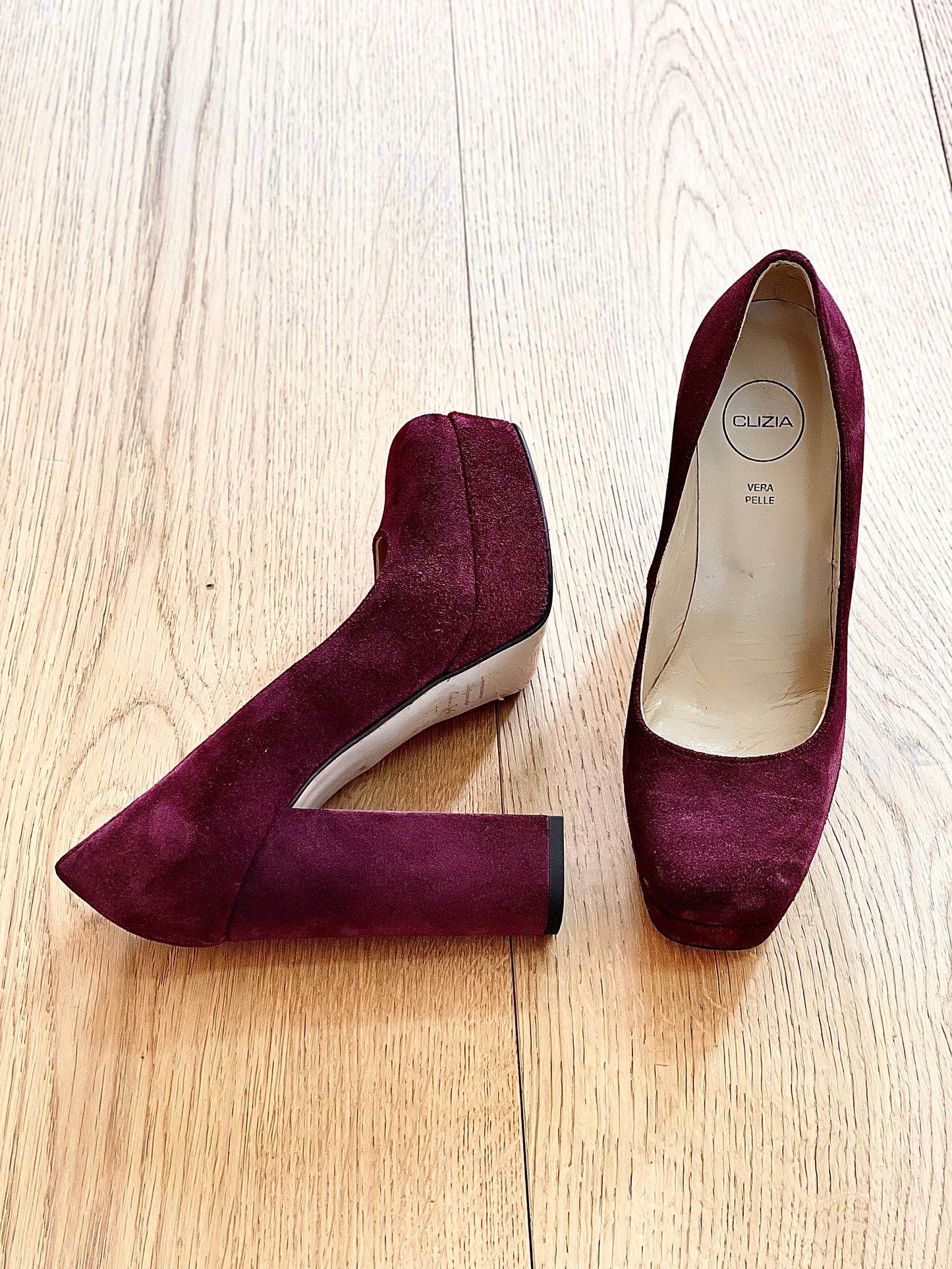 BURGUNDY SUEDE KATA