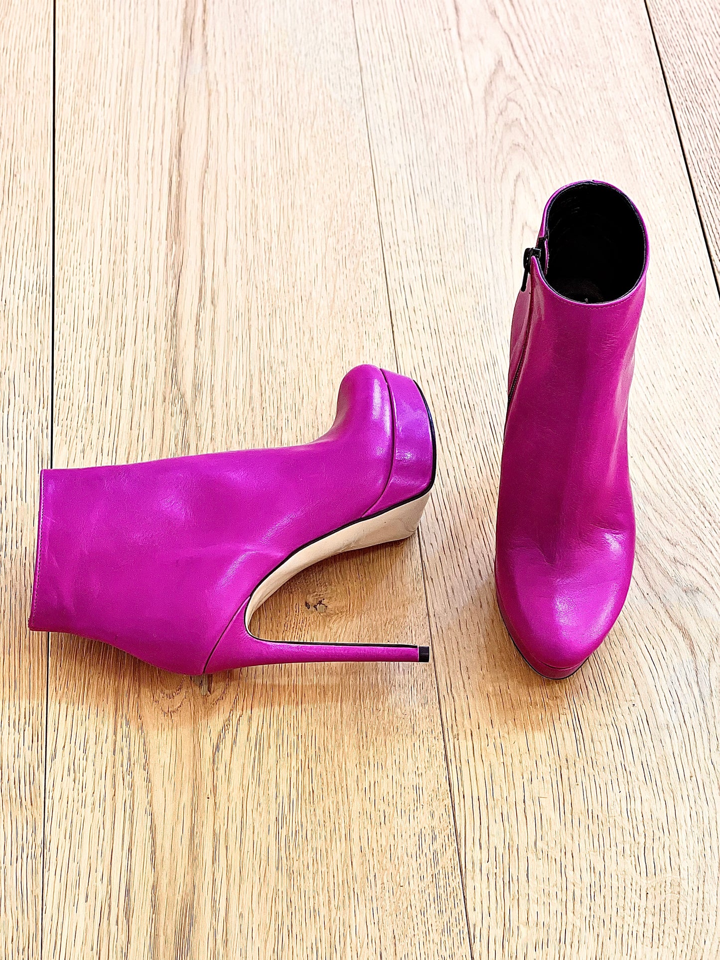 LOREN FUCHSIA LEATHER