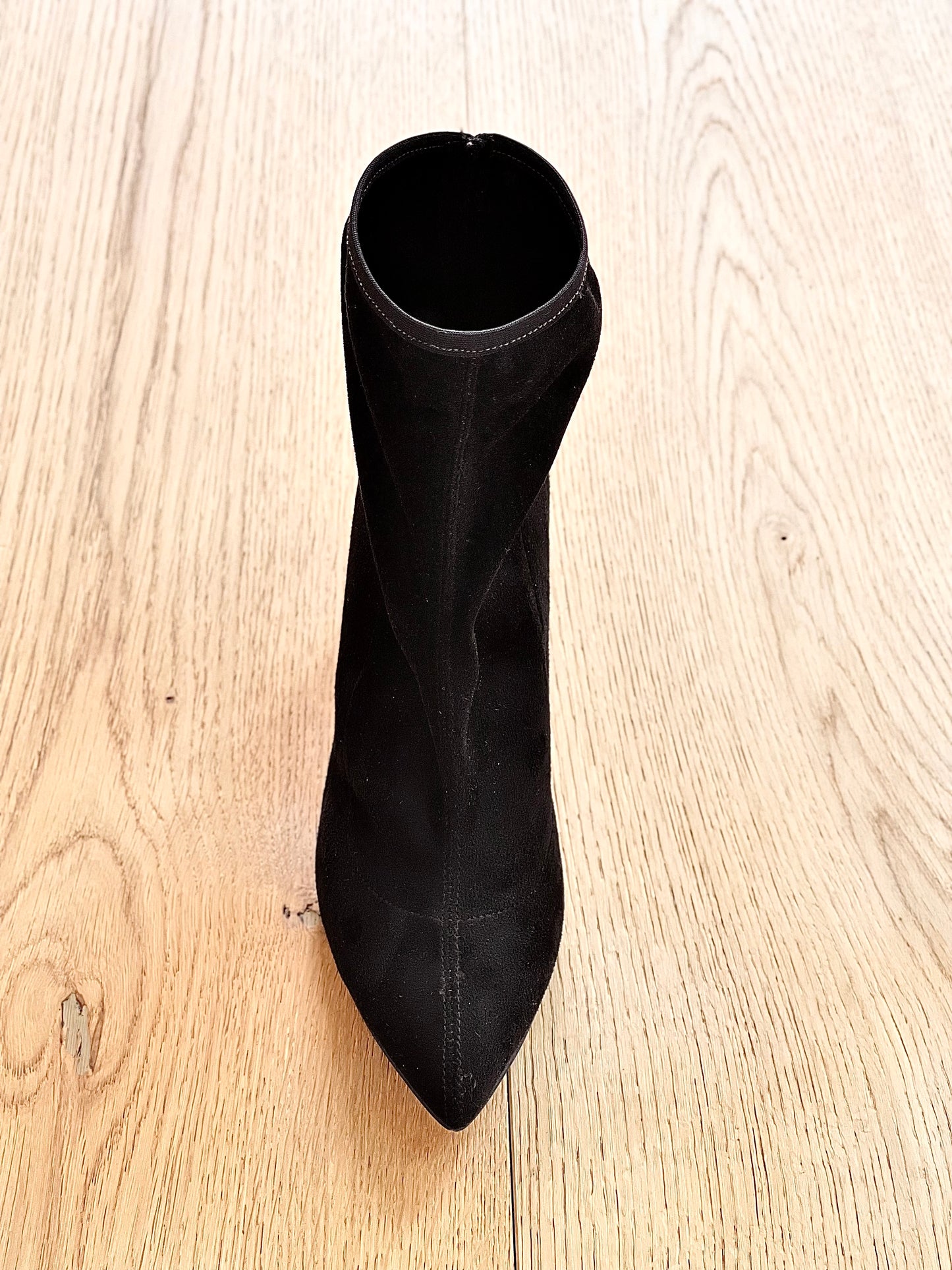 BLACK SUEDE ROKU