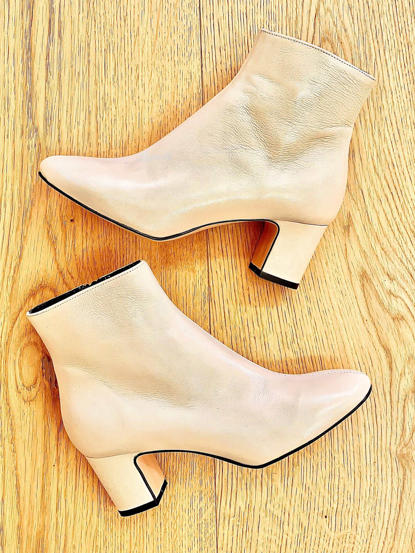 LUCAS BEIGE LEATHER
