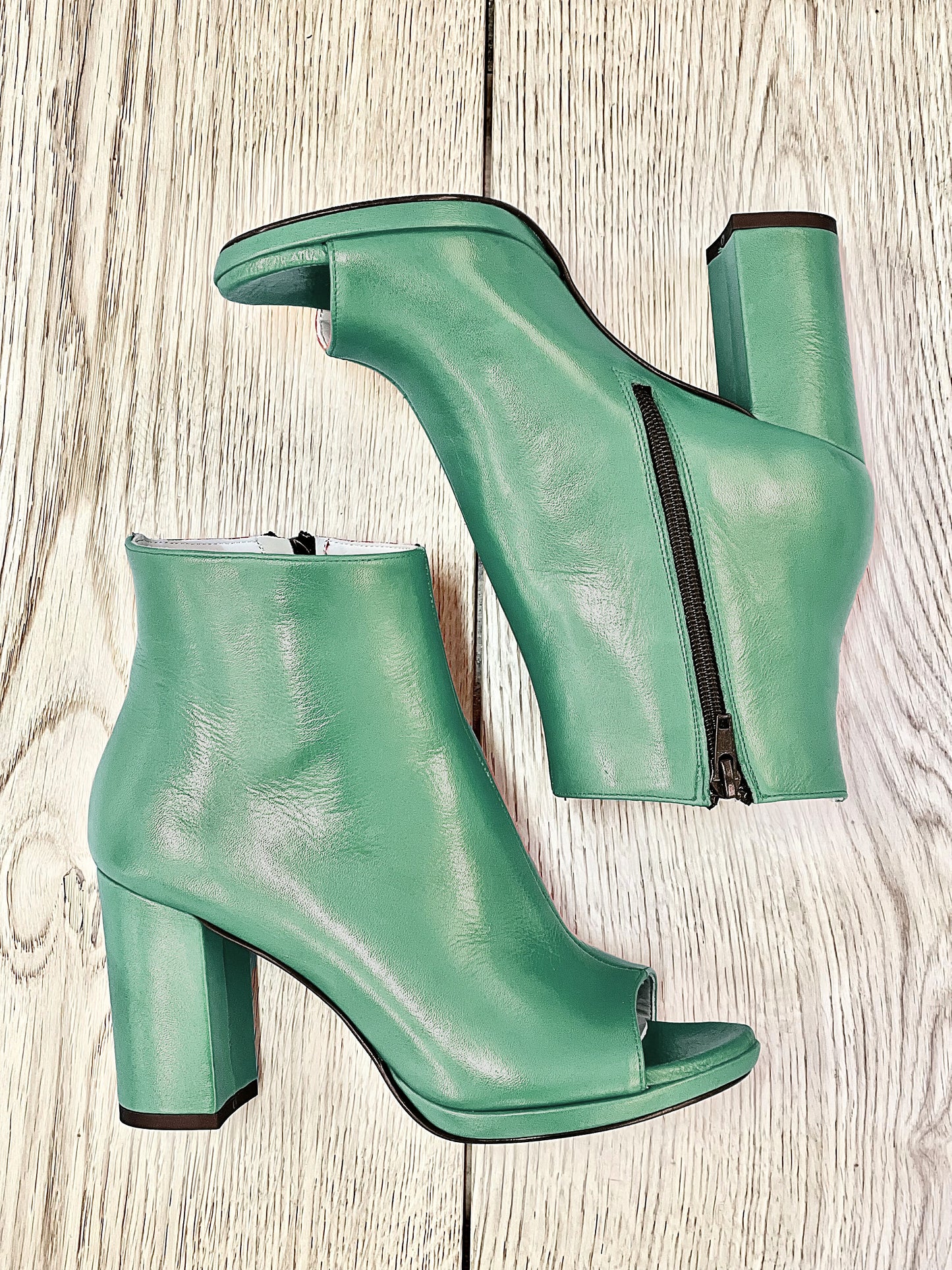 AMAZON GREEN LEATHER
