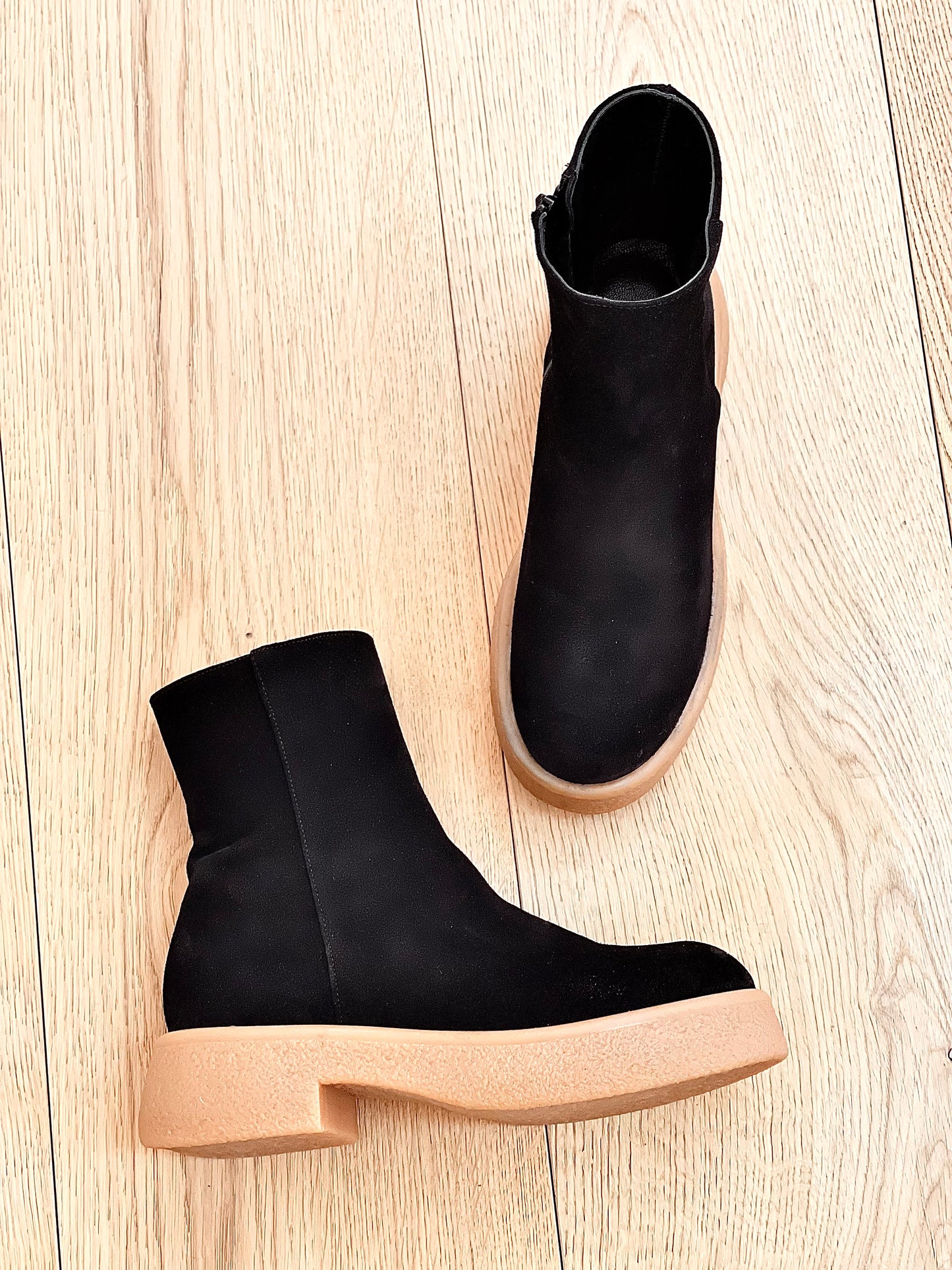 TRAVIS BLACK SUEDE