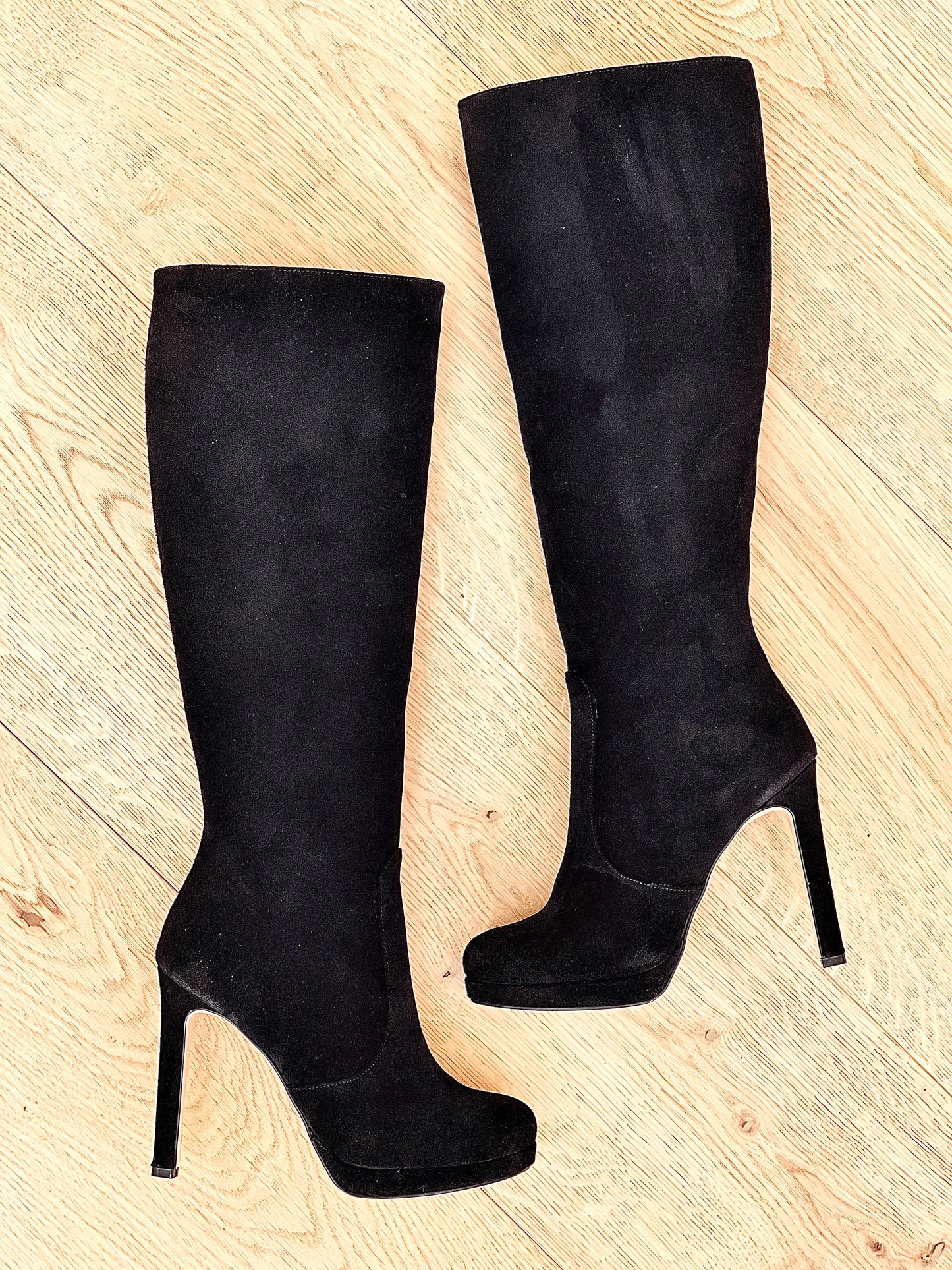 BLACK SUEDE PRAGUE
