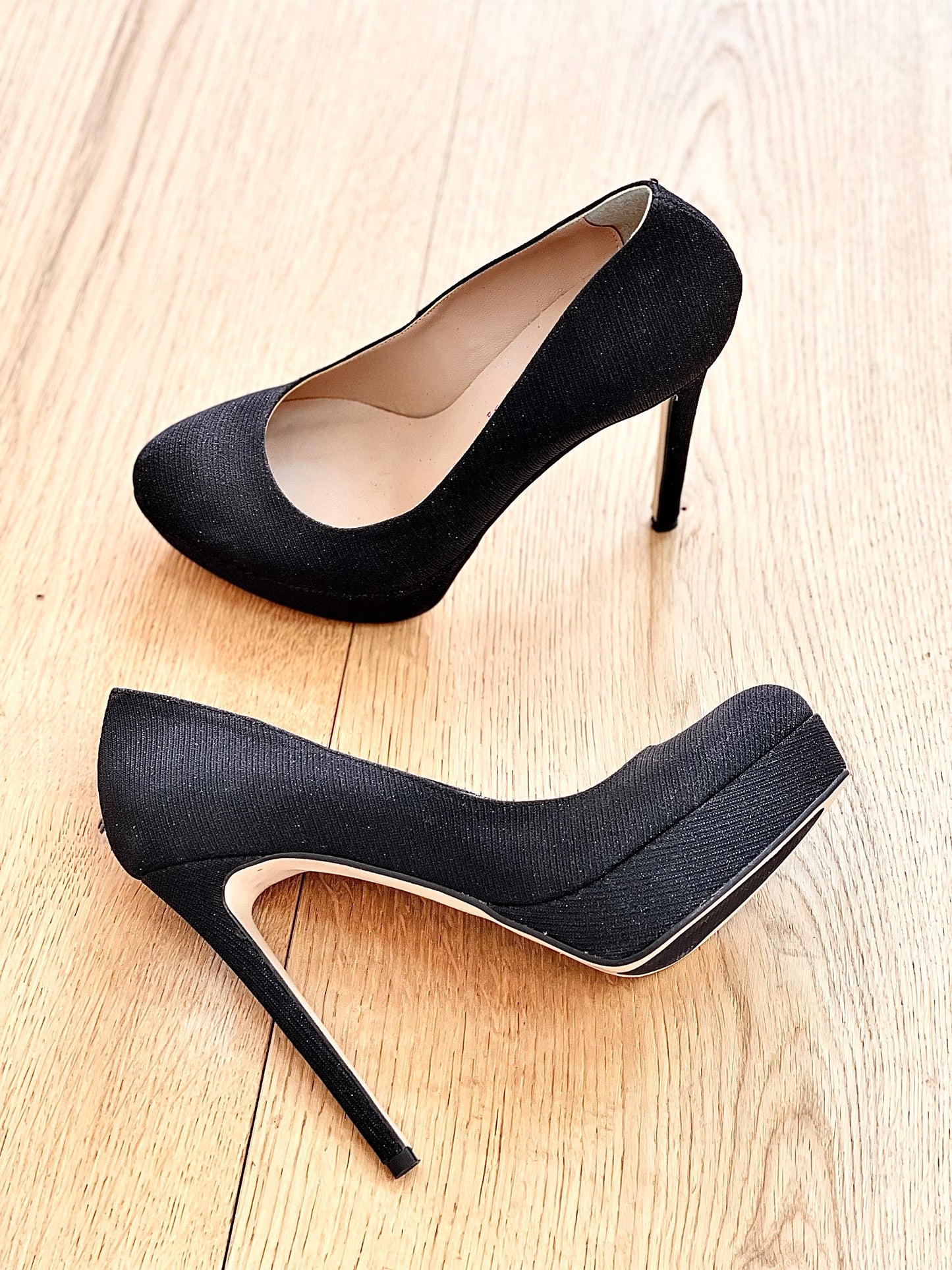 EVEN BLACK GLITTER