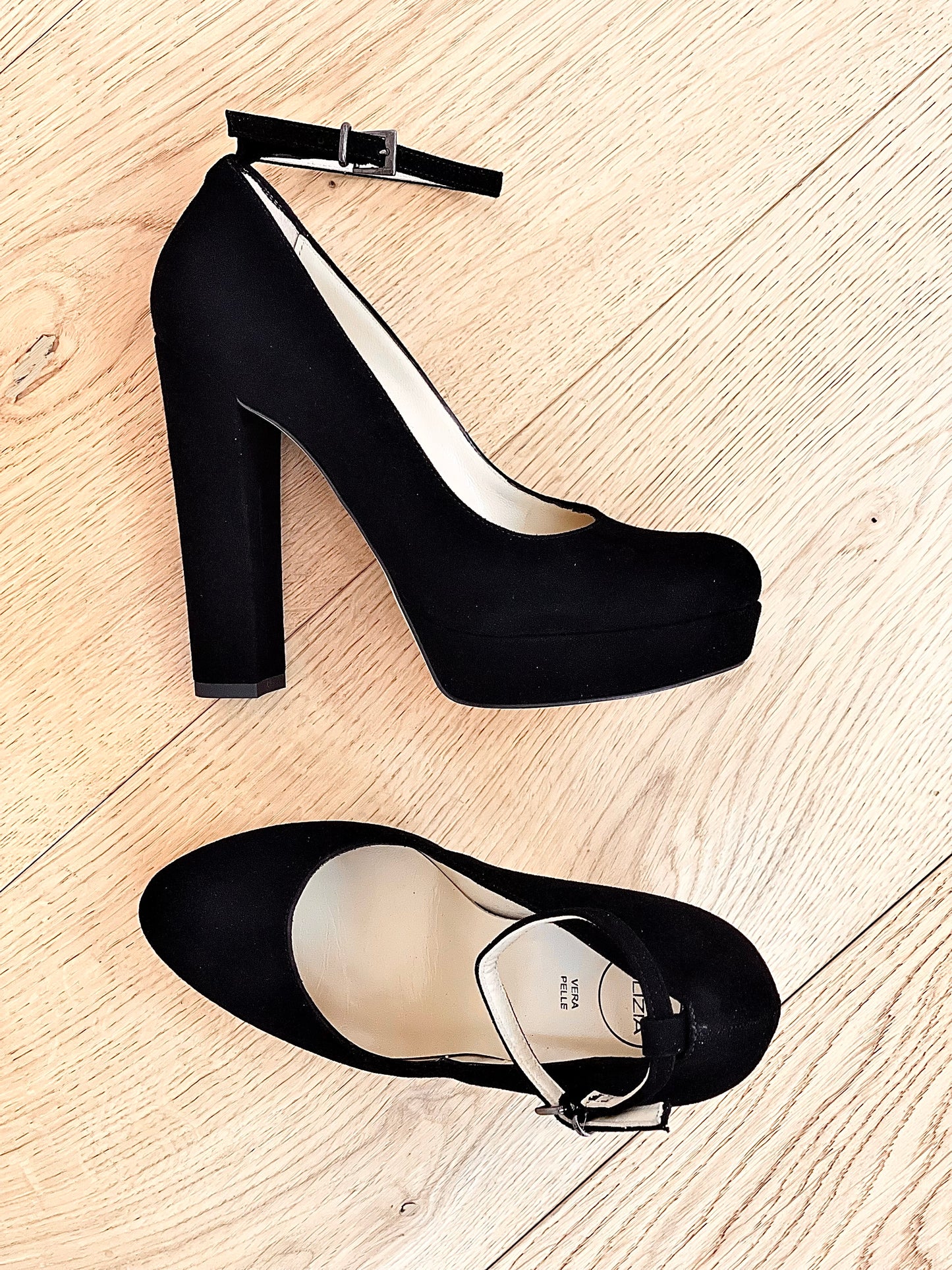 BLACK SUEDE DISK