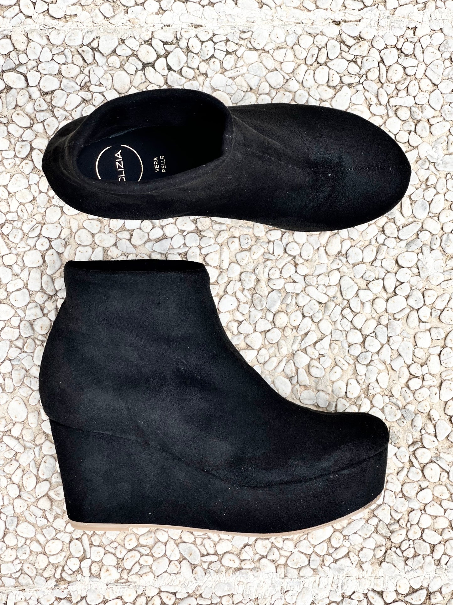 AKITA BLACK SUEDE