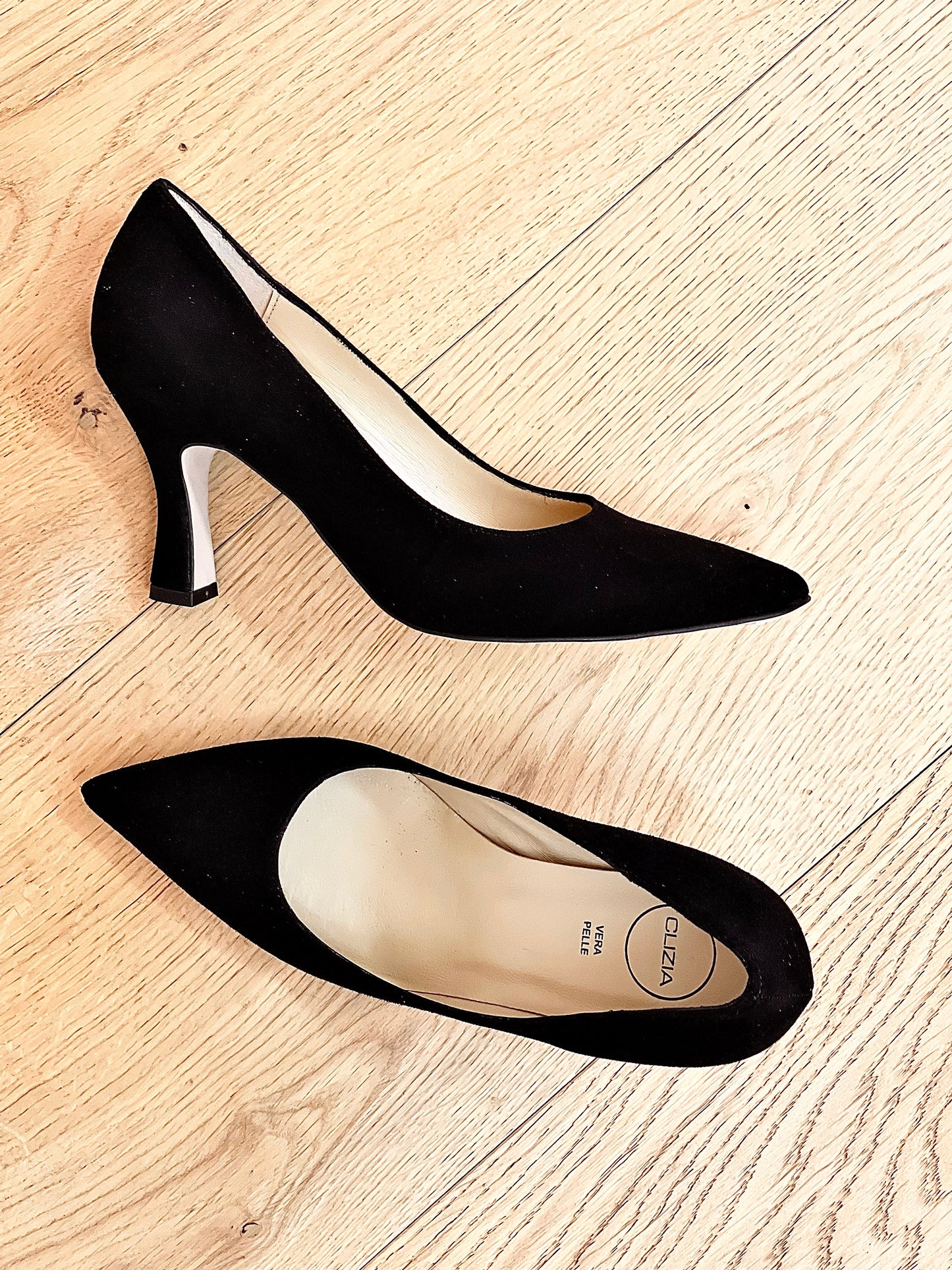 BLACK SUEDE JOAN