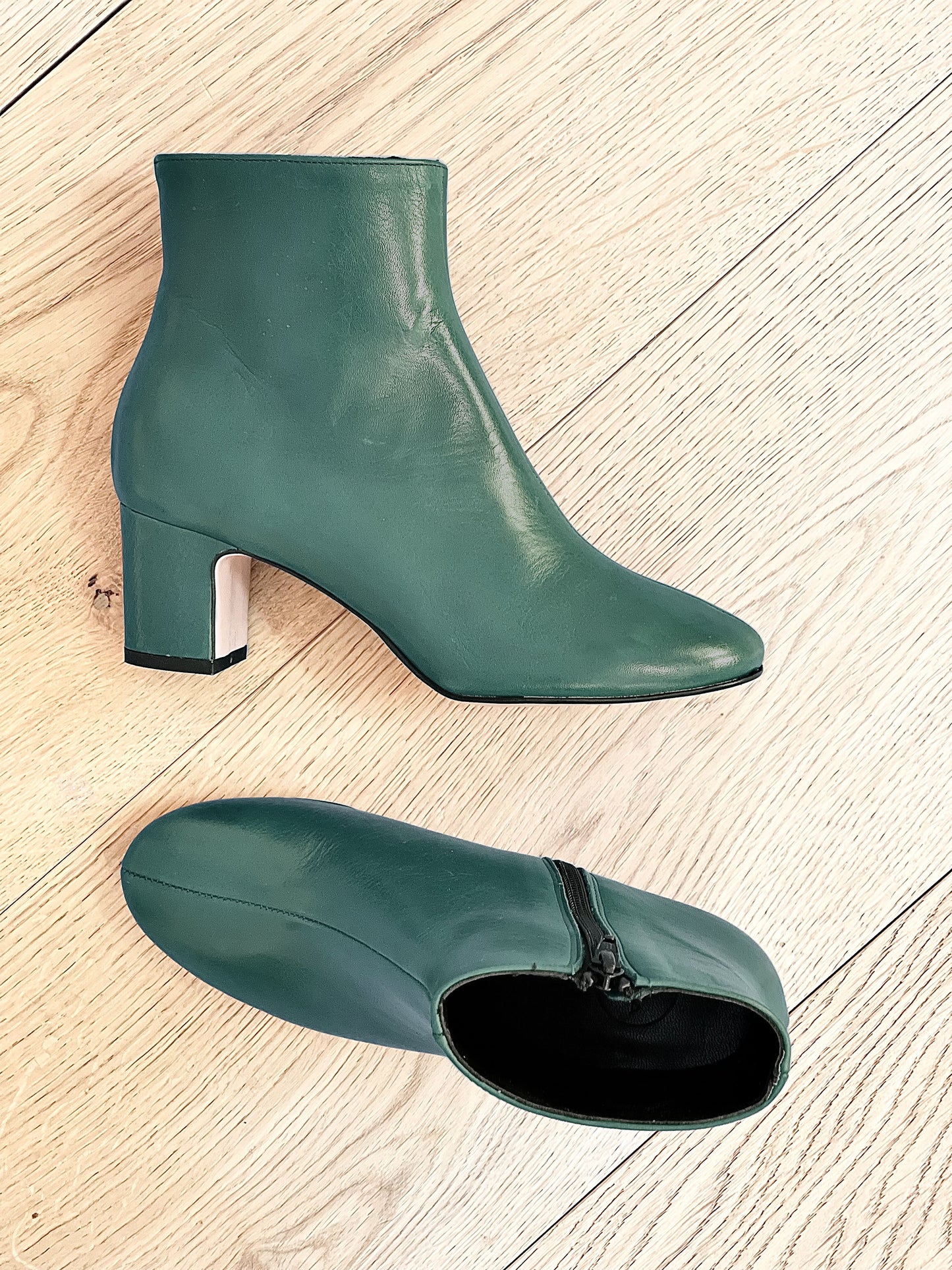 LUCAS GREEN LEATHER