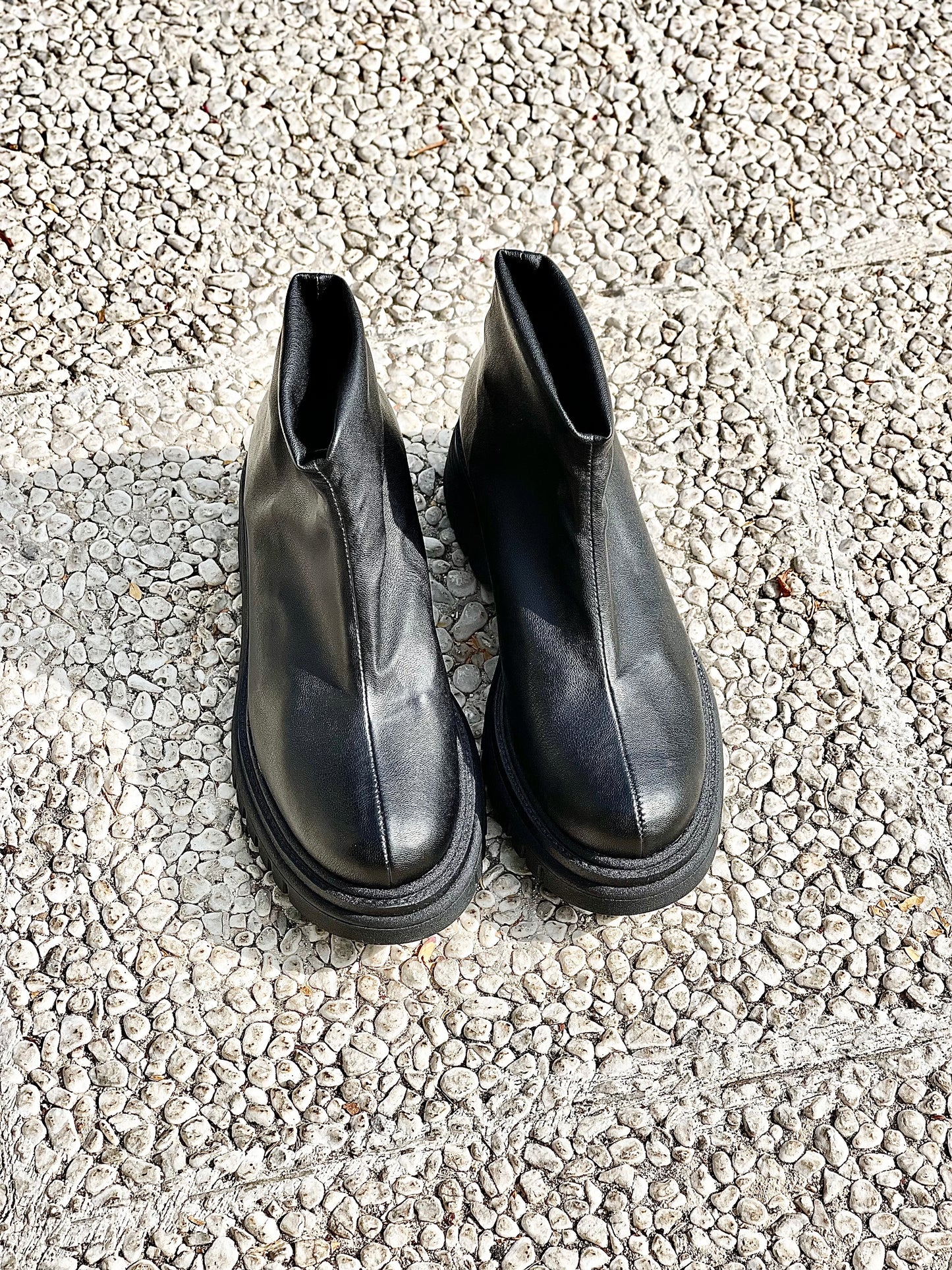 BLACK MALM