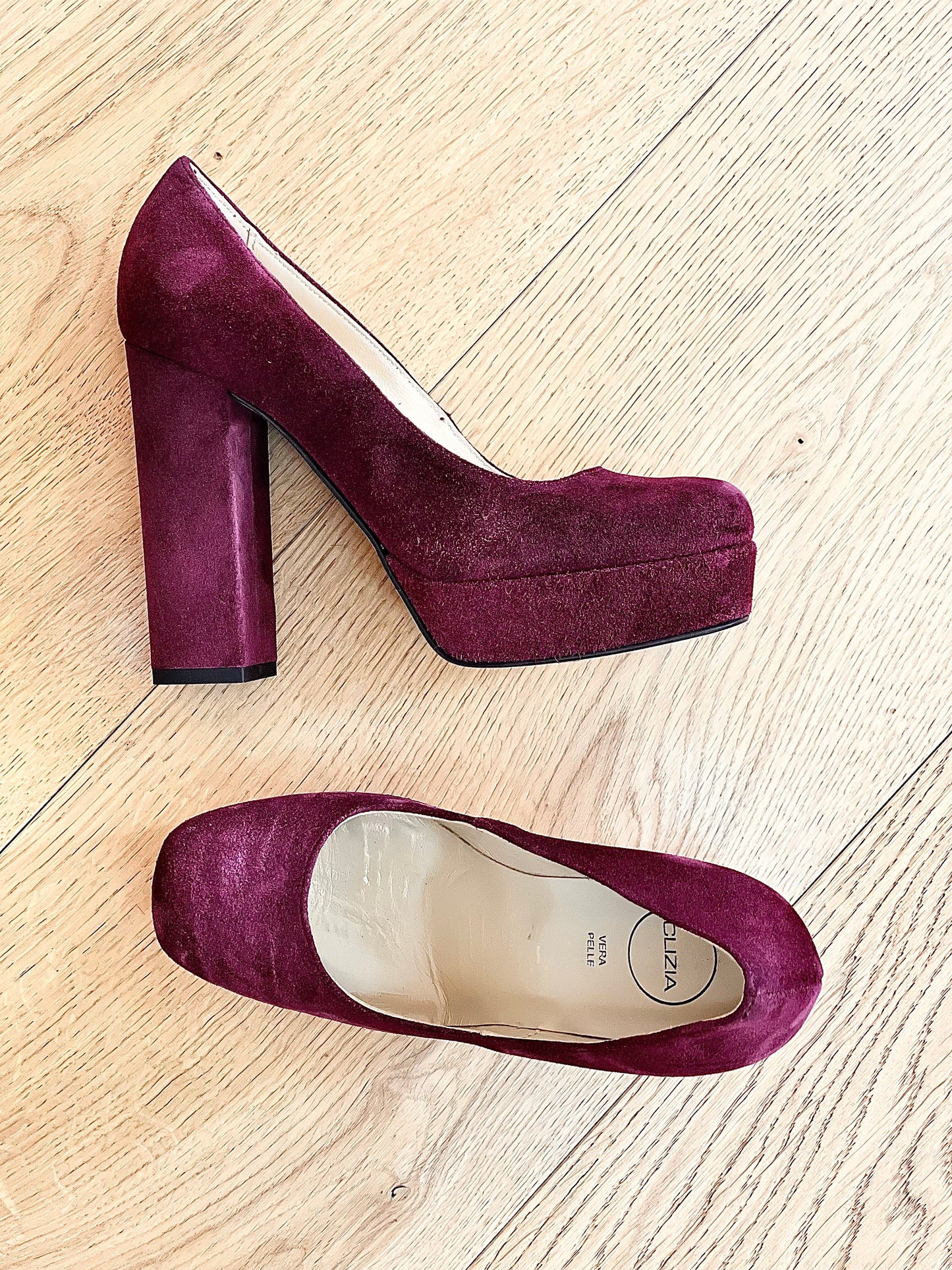 BURGUNDY SUEDE KATA