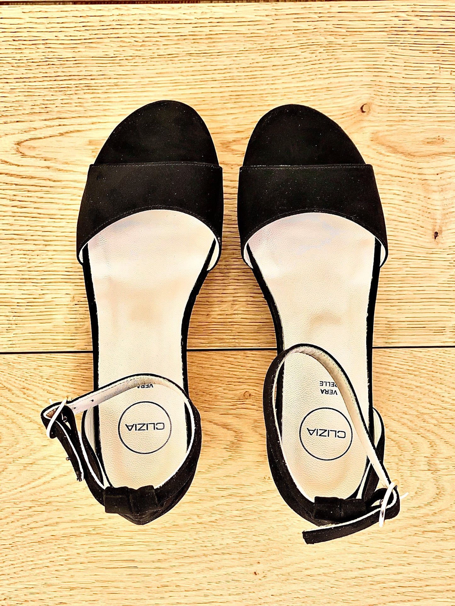 BLACK SUEDE PIER