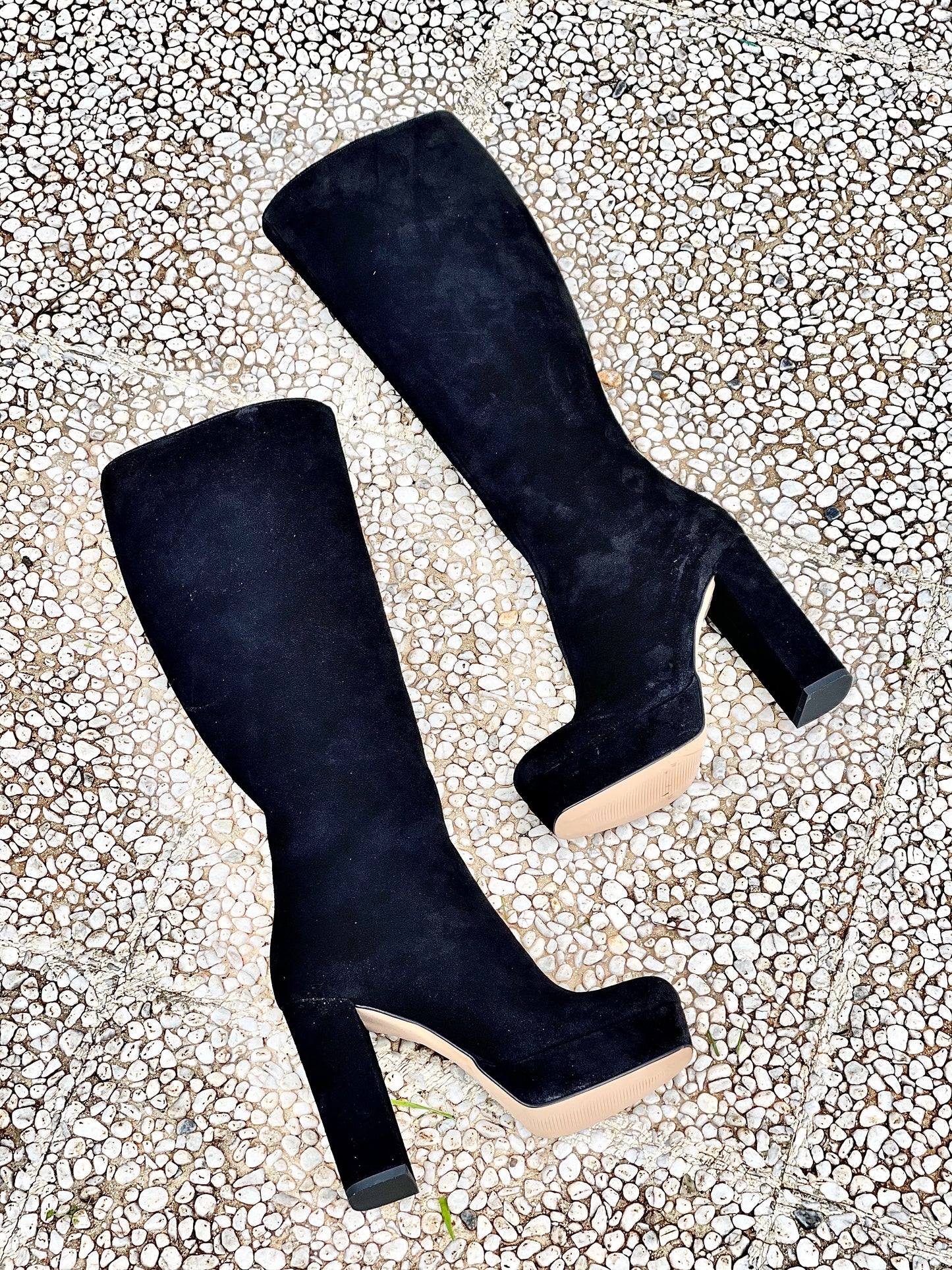 BLACK SUEDE TIBET