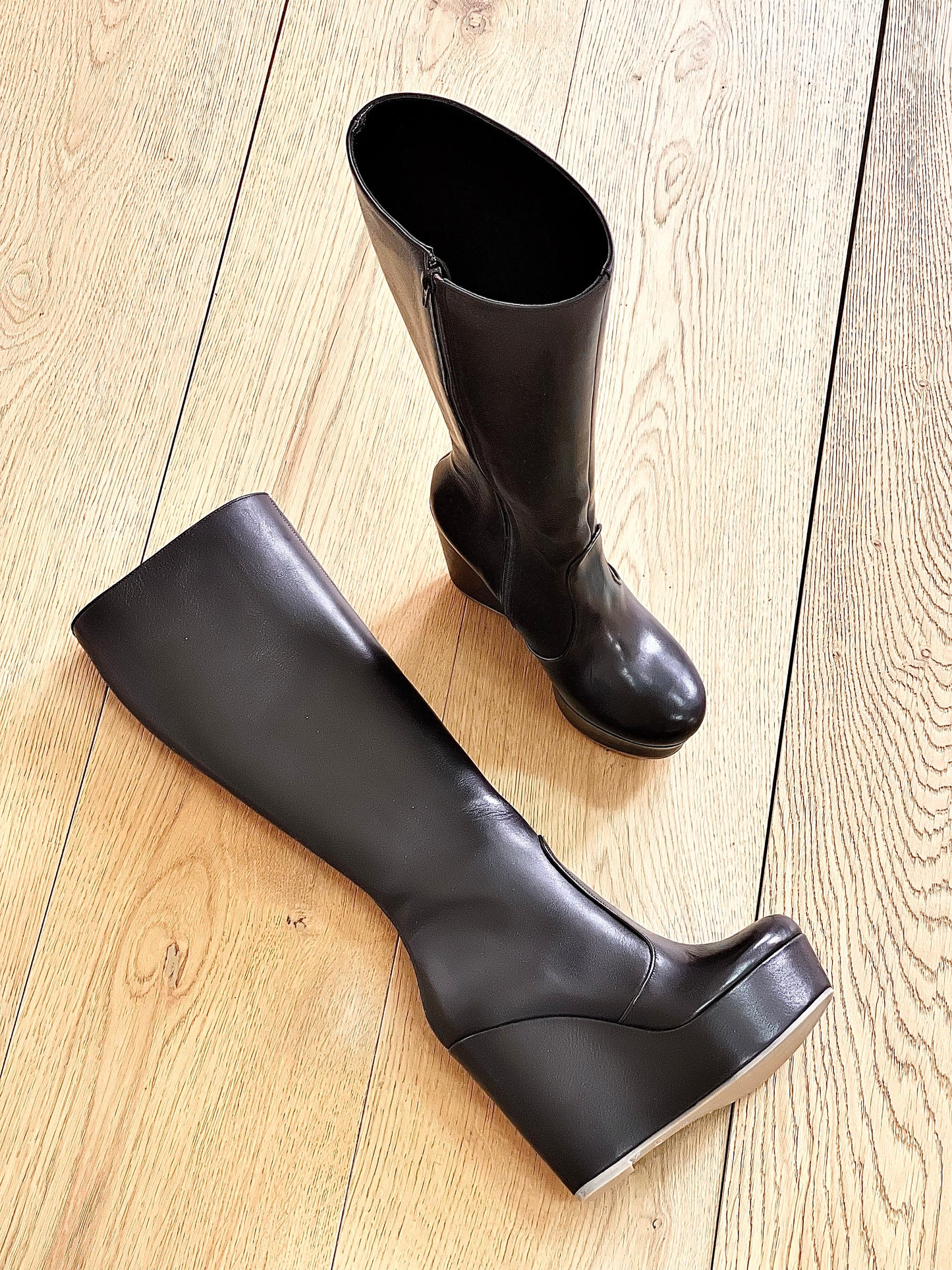 SAM BLACK LEATHER