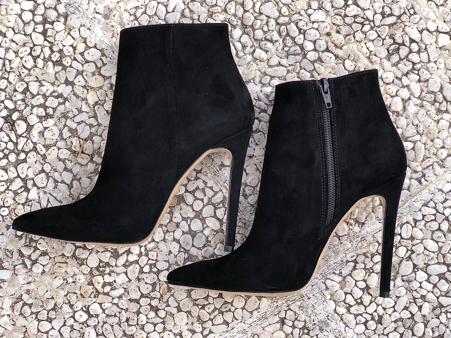 BLACK SUEDE TITA
