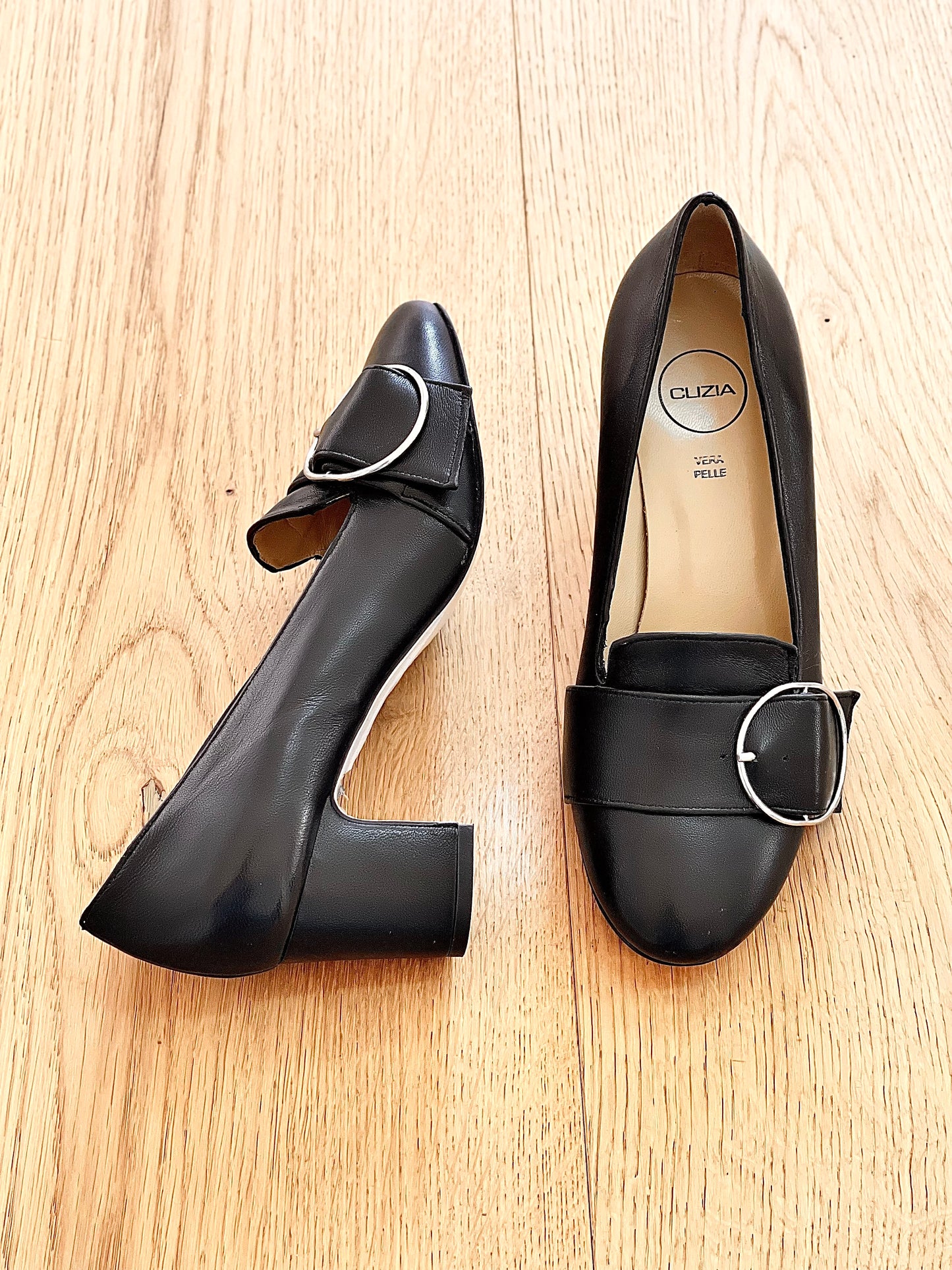 BLACK LEATHER PRUE