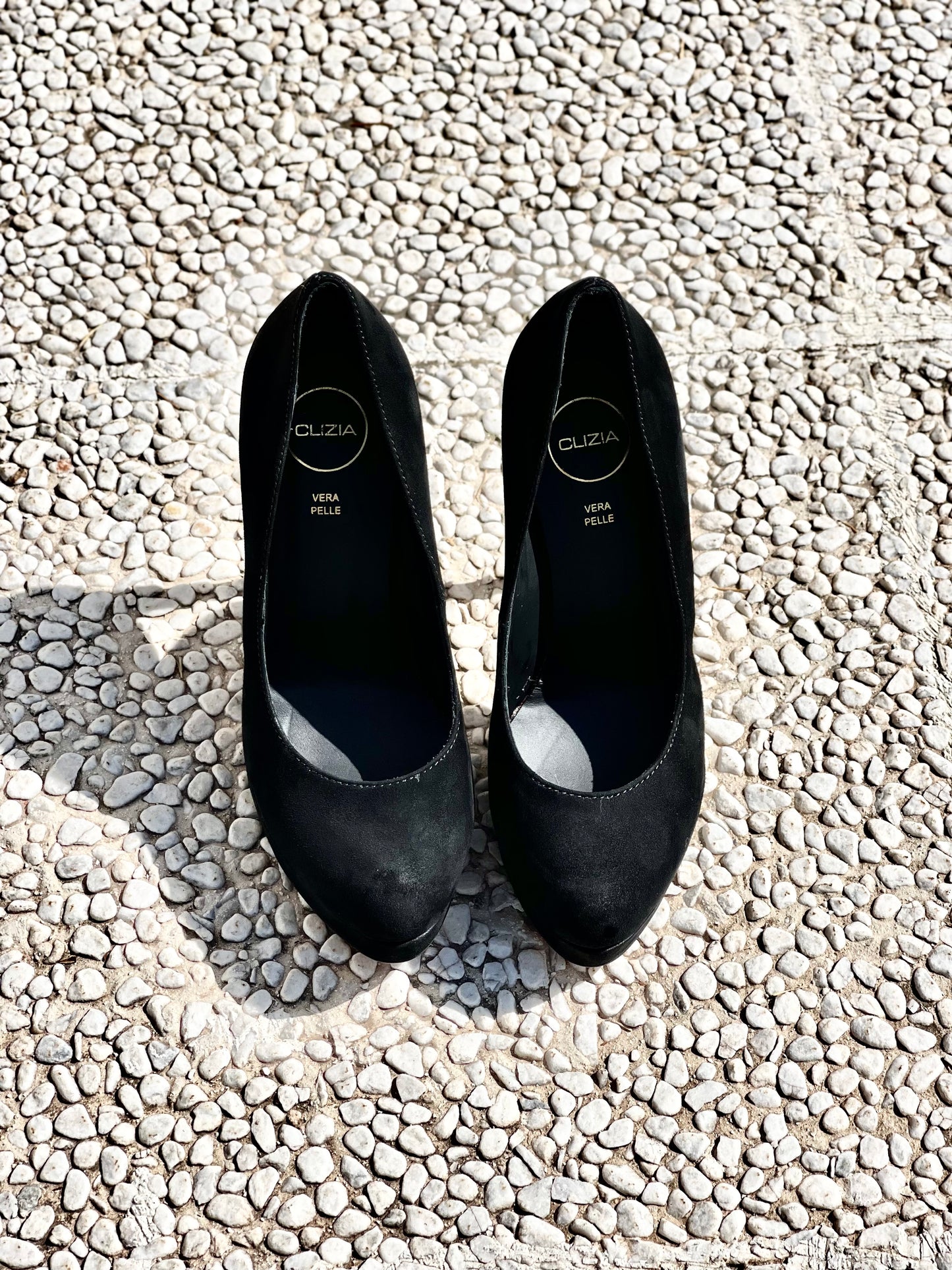 EVEN BLACK SUEDE