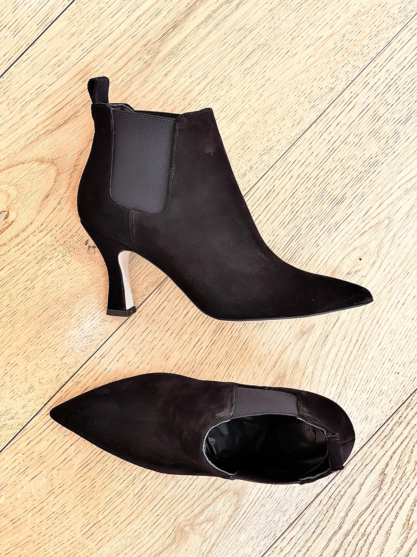 DEREK BLACK SUEDE