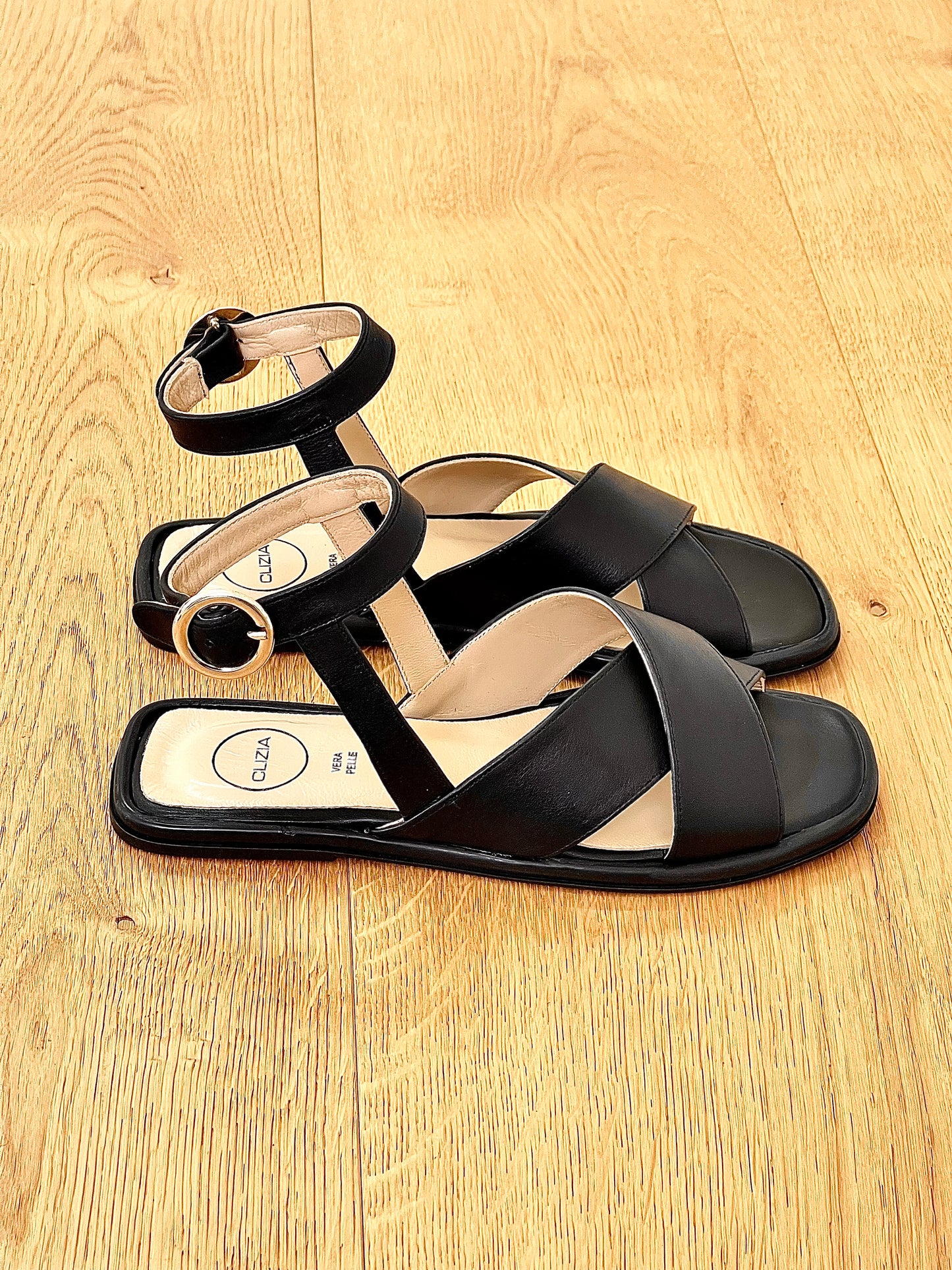 HINDI LEATHER BLACK