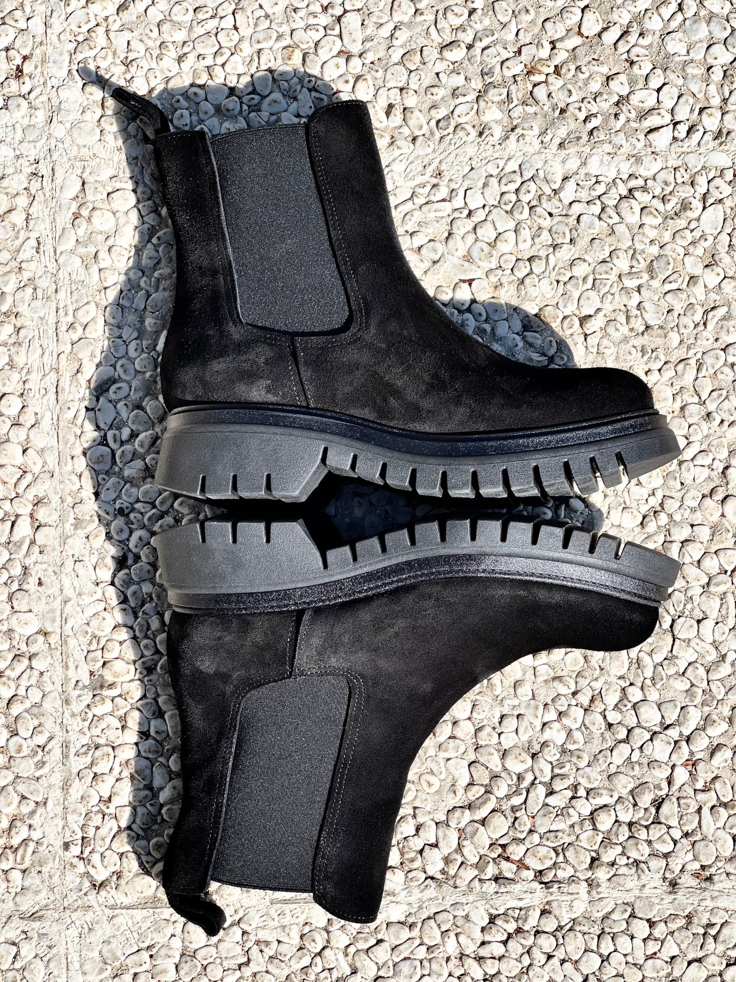 BLACK SUEDE KAREN