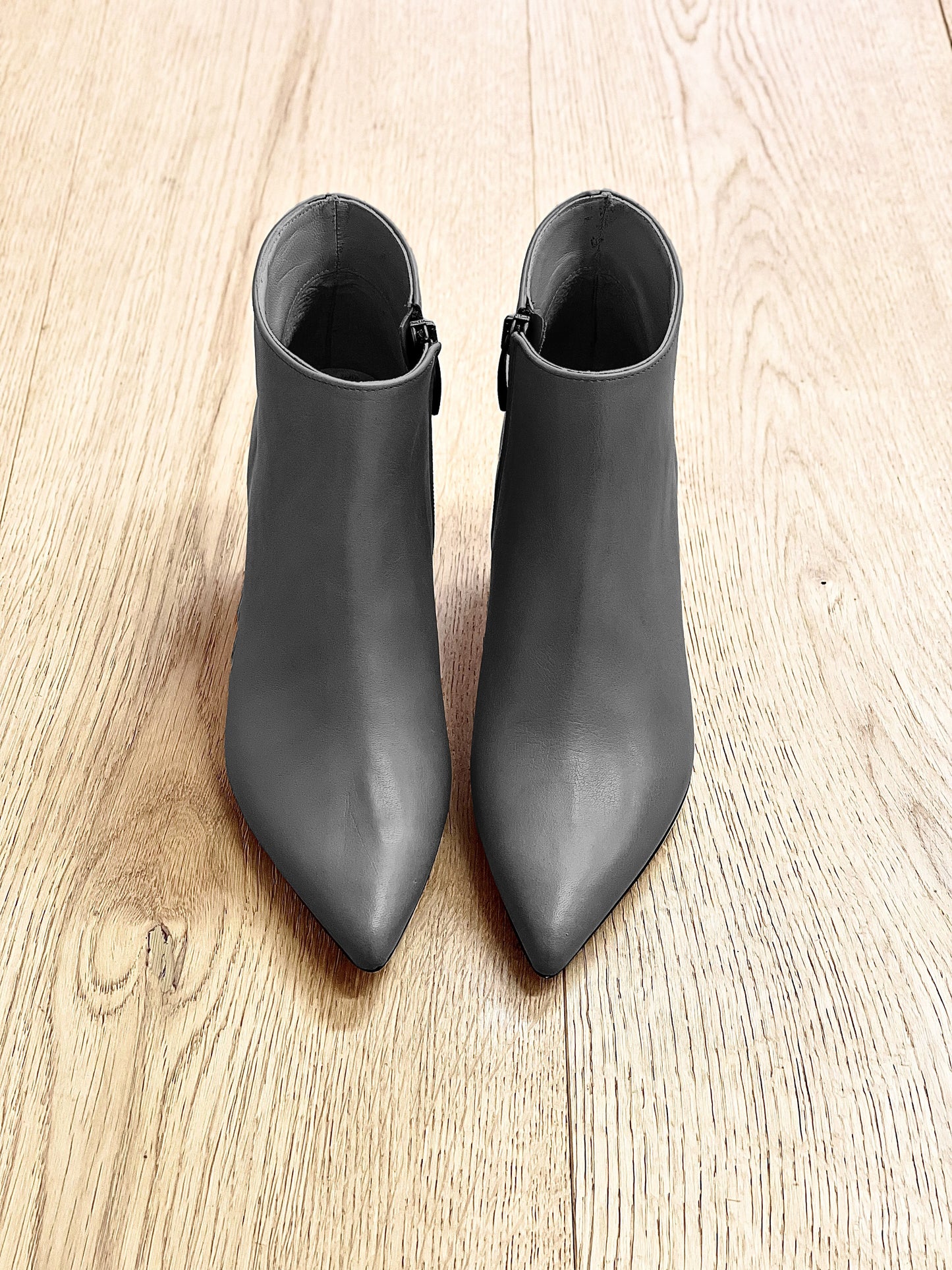 NICK LEATHER GRAY