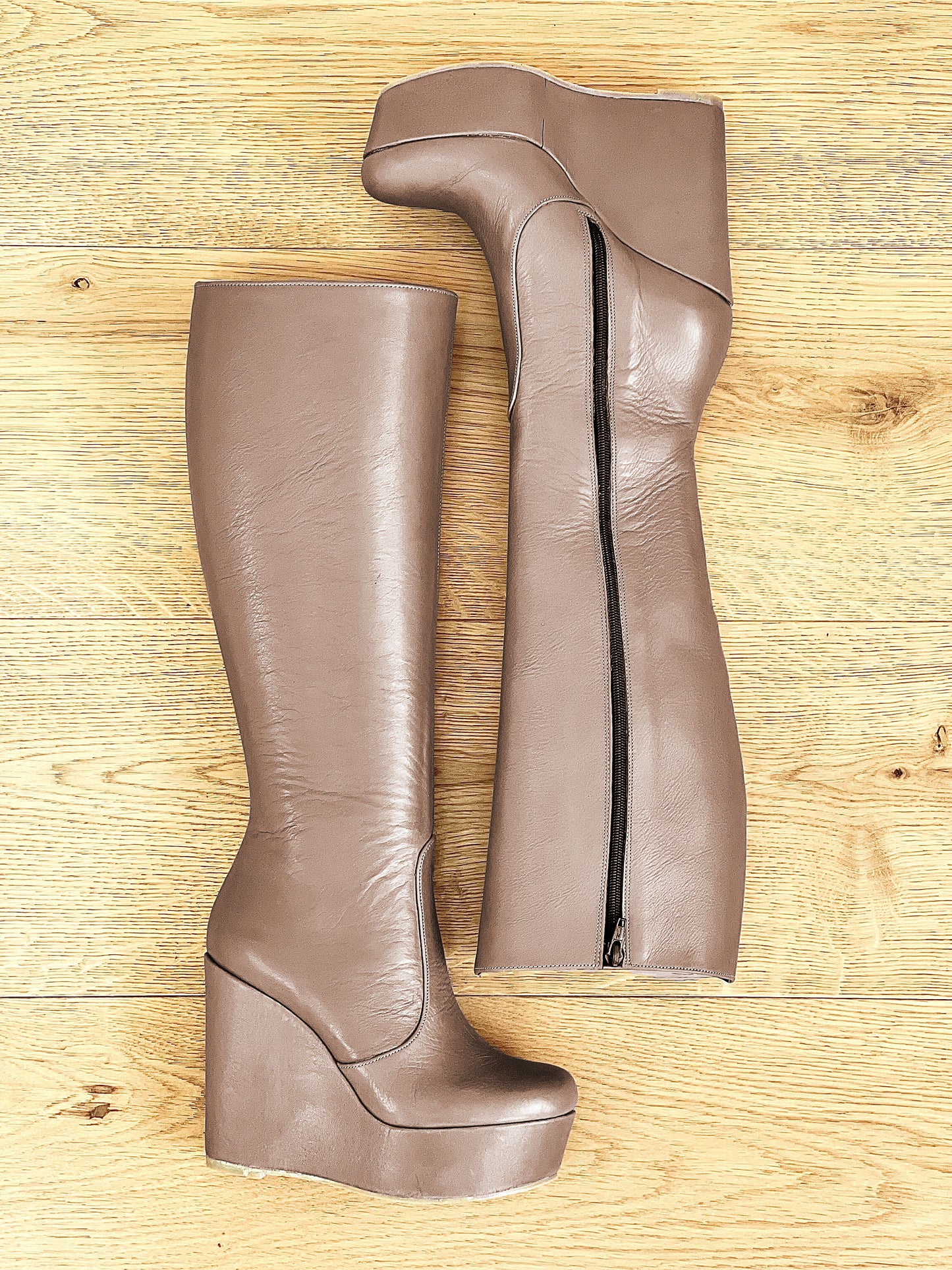 TAUPE LEATHER SAM