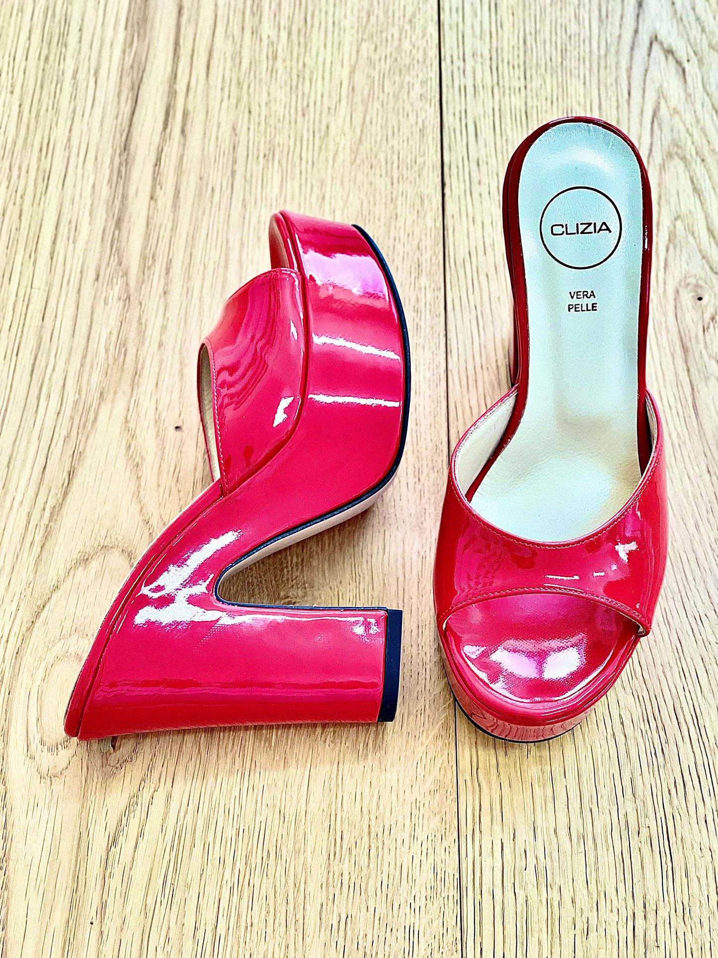 LIPSEY RED PAINT