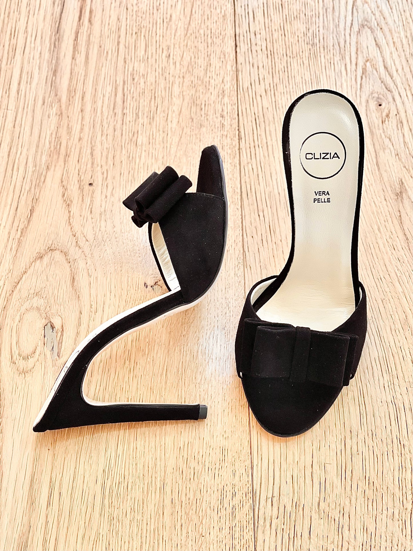 LIZ BLACK SUEDE