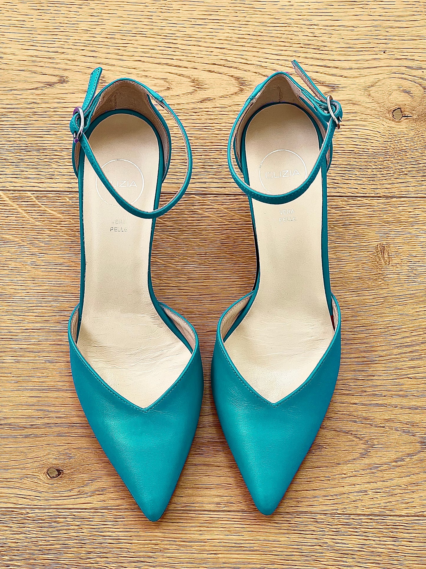 ADA CUERO AZUL