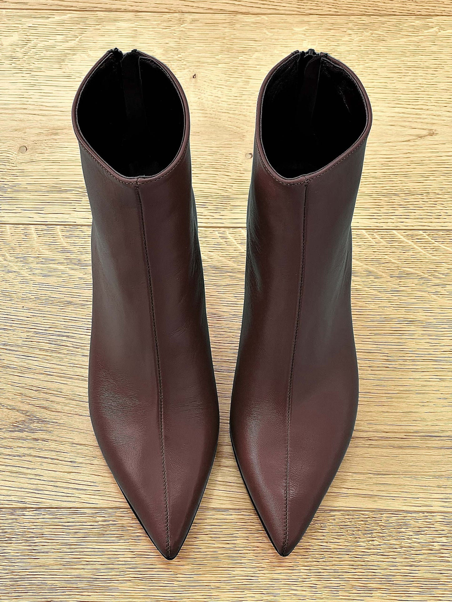 IRIS CUERO MARRON