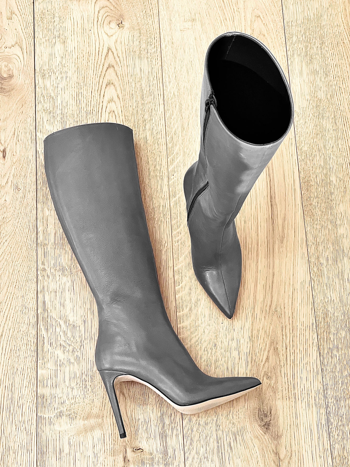 CUERO KELLY GRIS