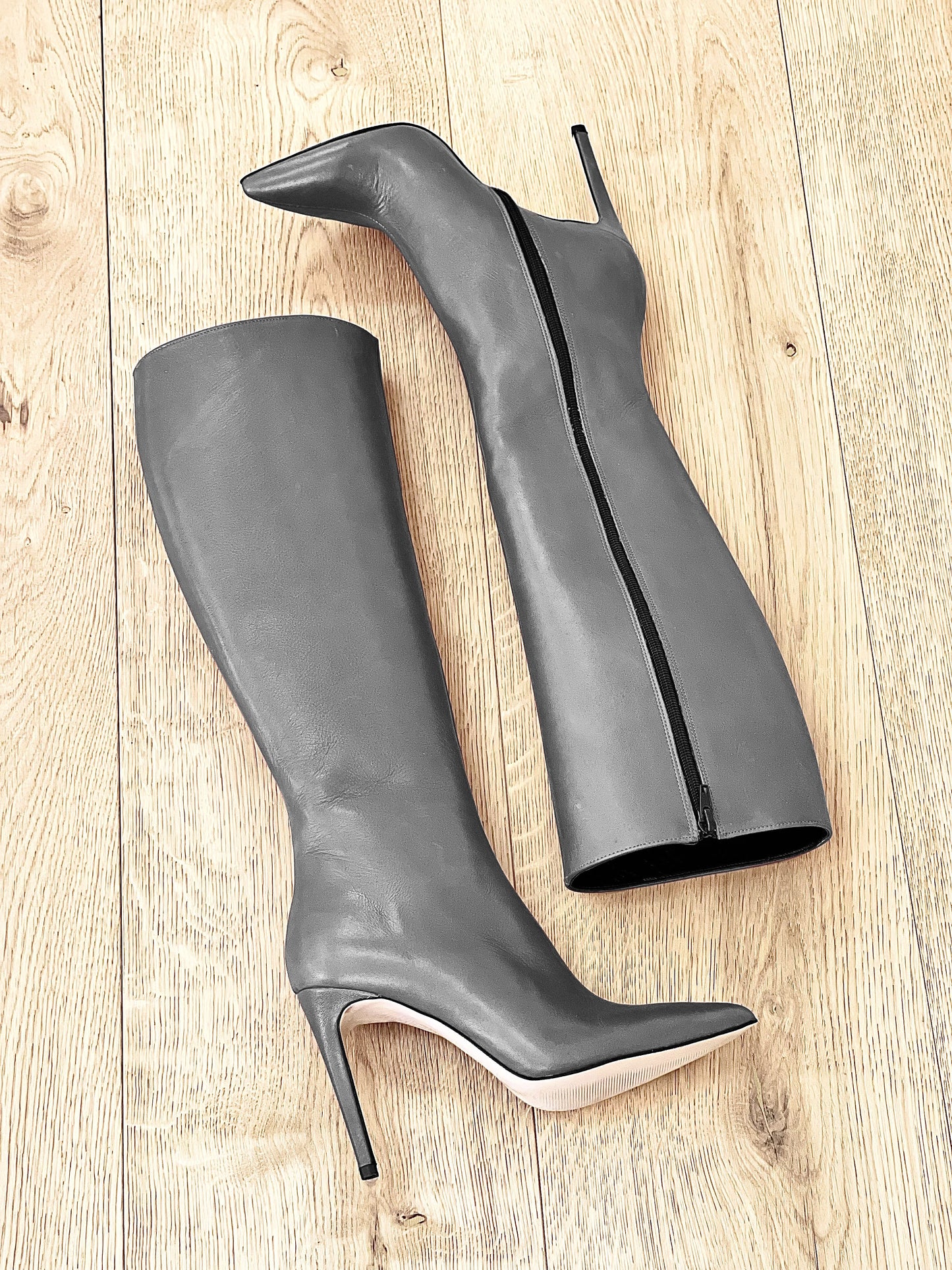 CUERO KELLY GRIS