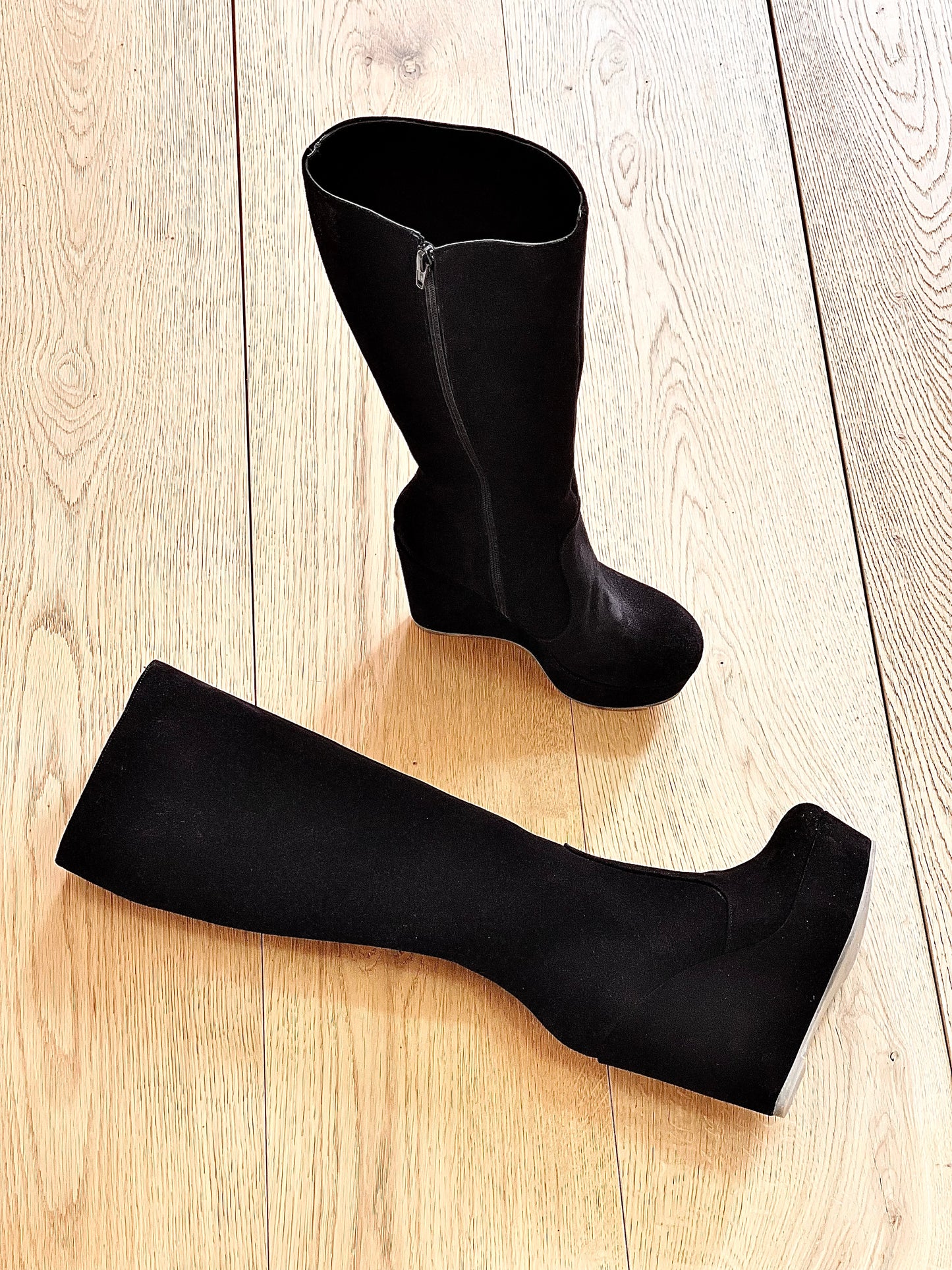 SAM BLACK SUEDE