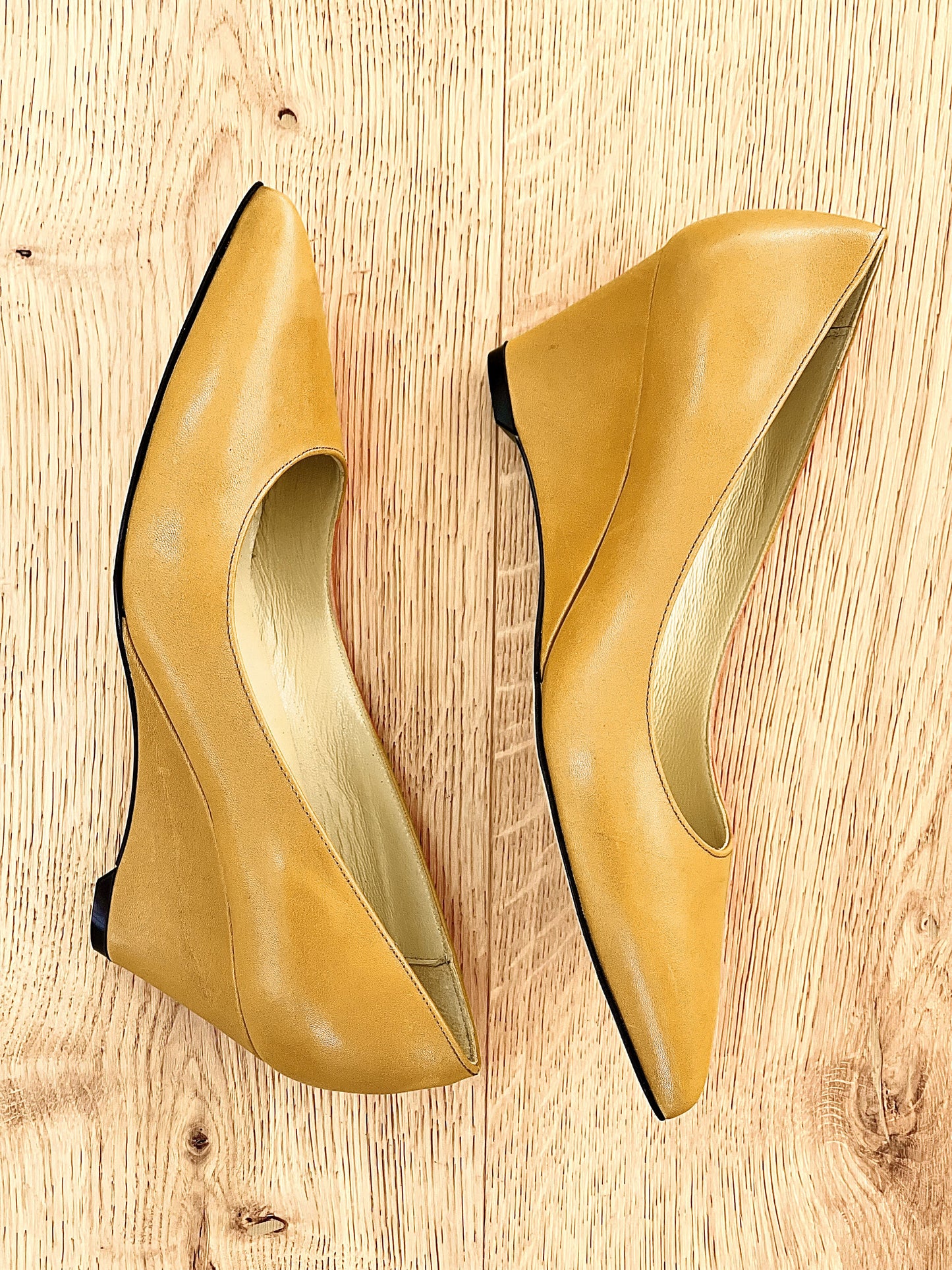 AVA CUERO AMARILLO