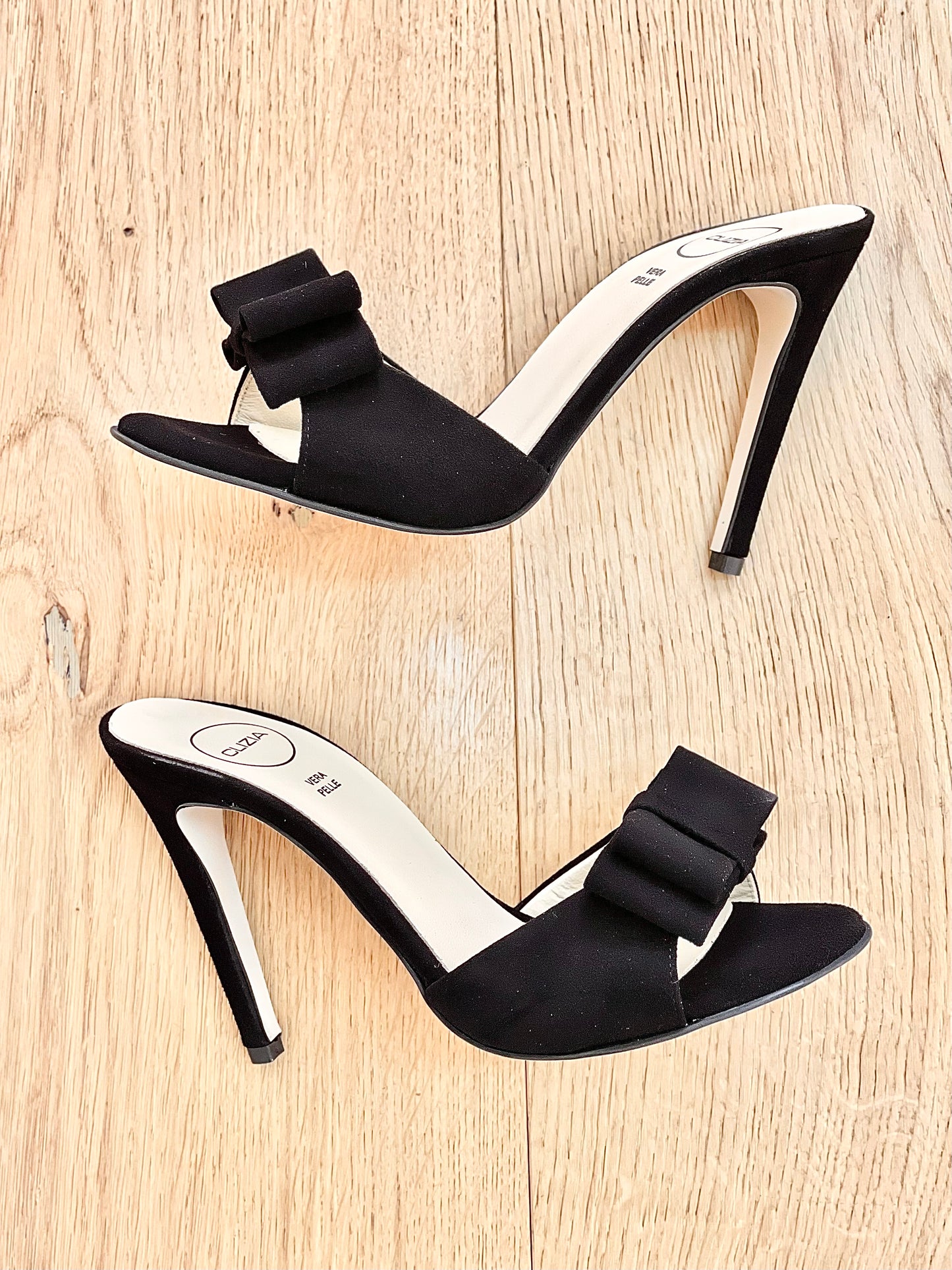 LIZ BLACK SUEDE