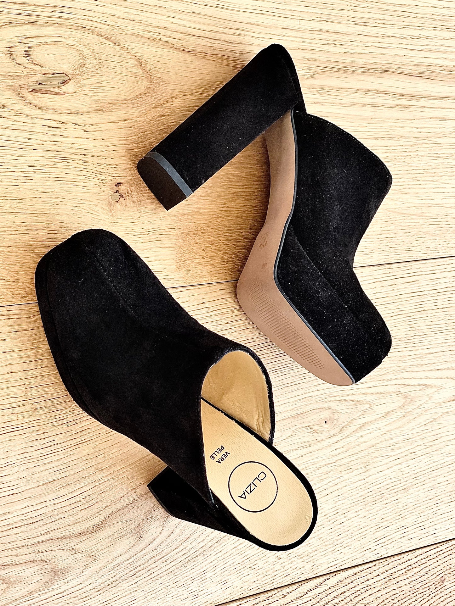 ELVIRA BLACK SUEDE