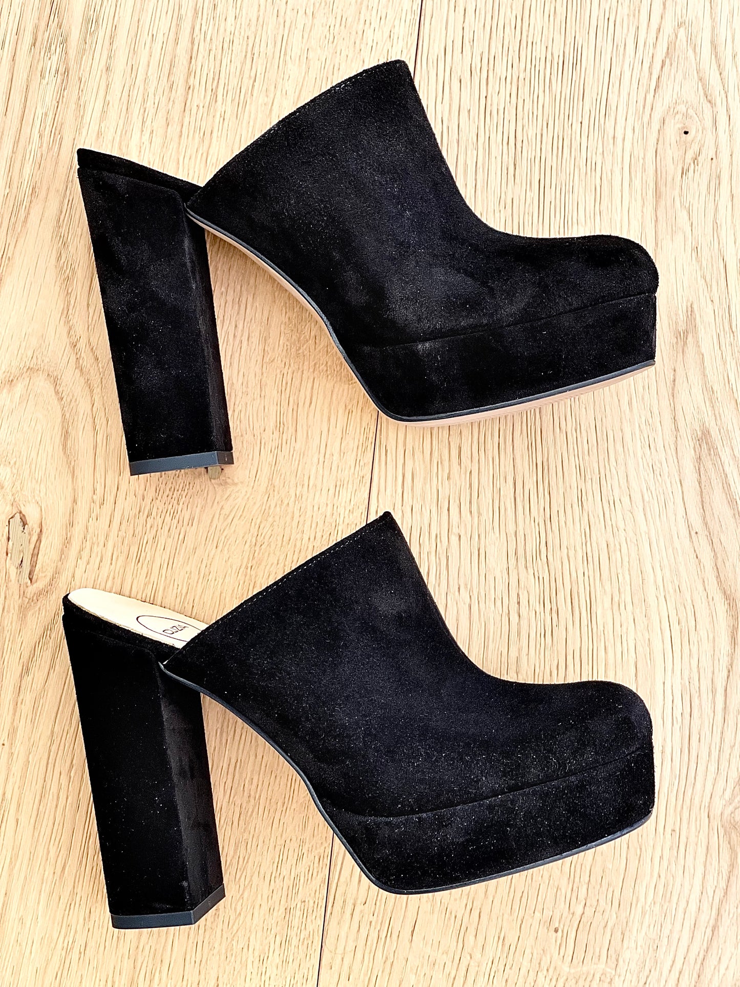 ELVIRA BLACK SUEDE