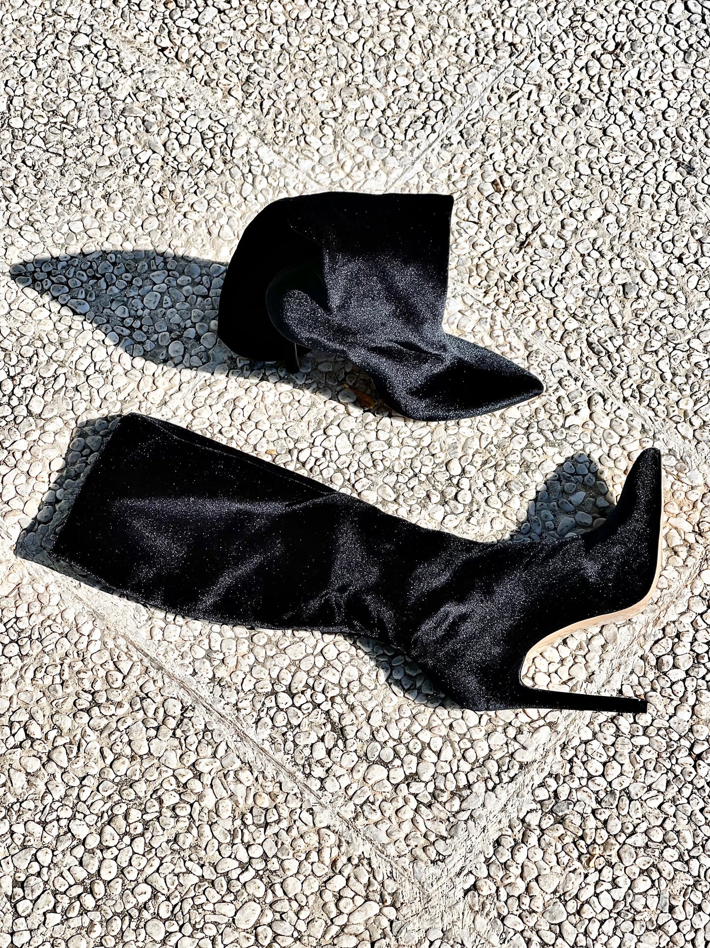 ÉSTER DE TERCIOPELO NEGRO