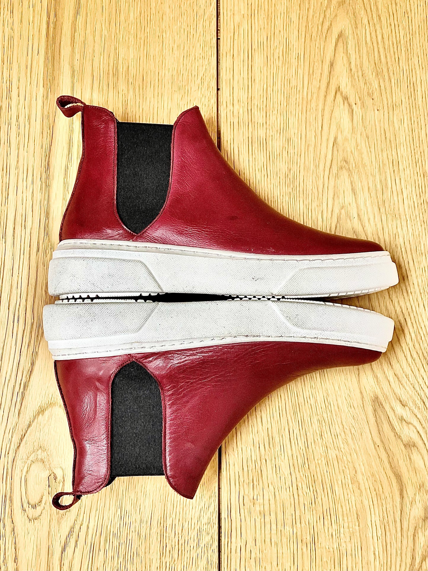 TELLY BURGUNDY