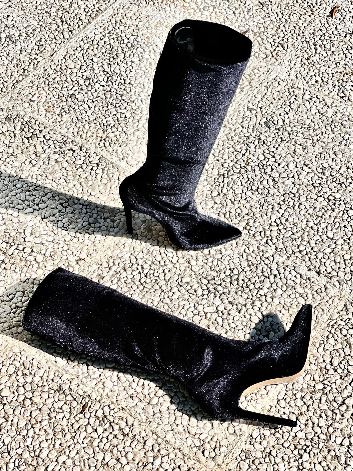 ÉSTER DE TERCIOPELO NEGRO