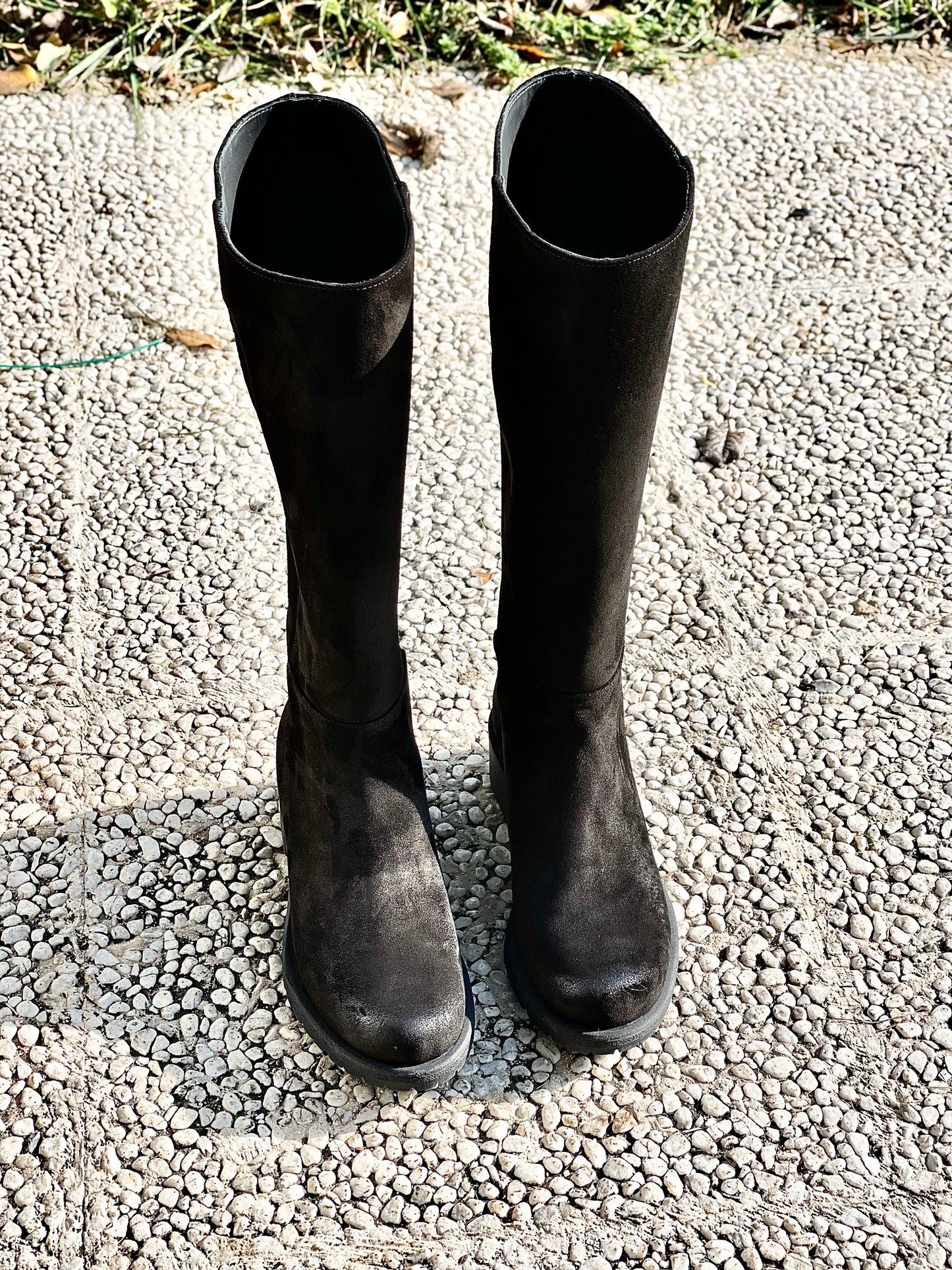 ZEUS BLACK SUEDE