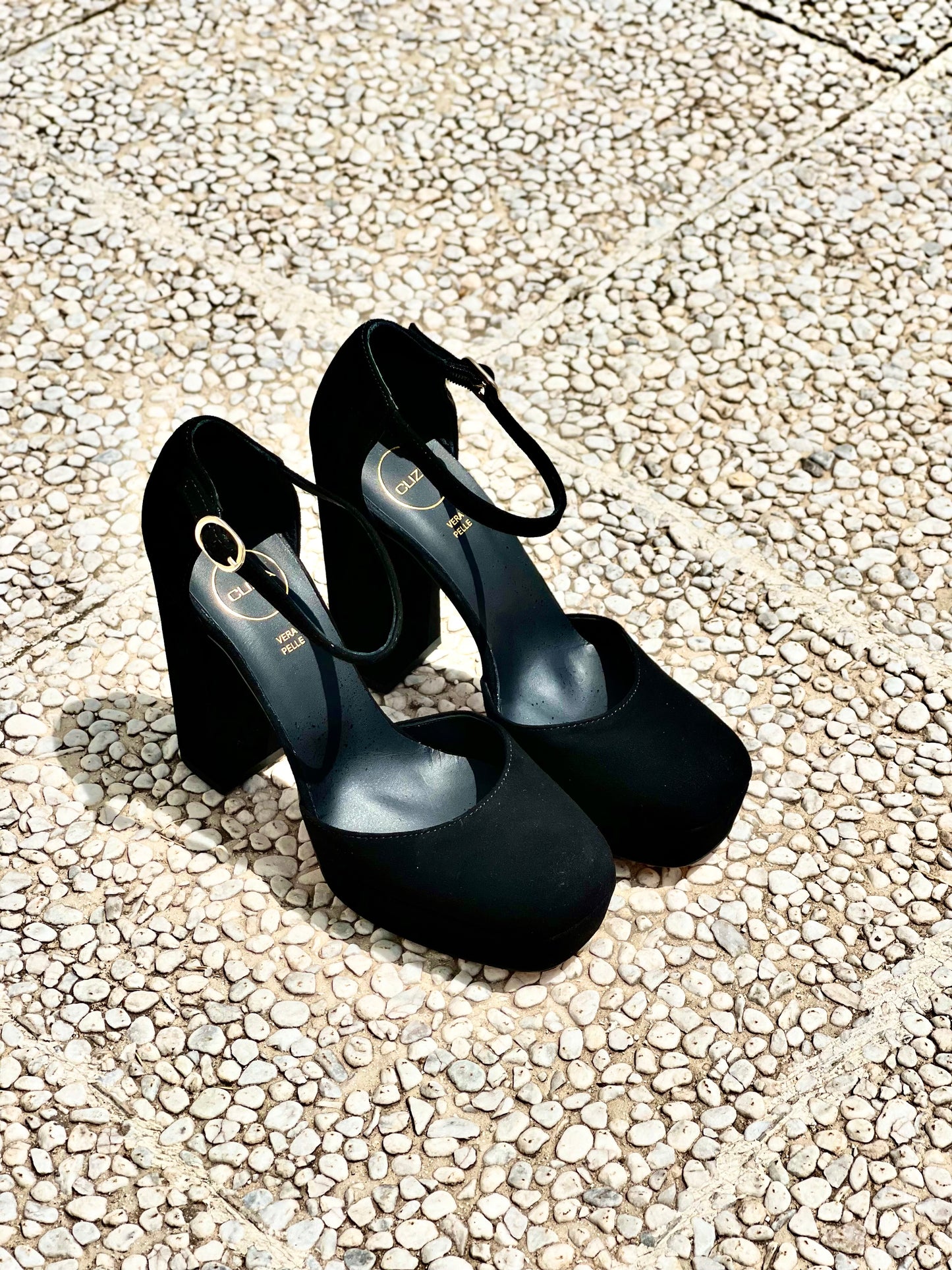IKO BLACK SUEDE