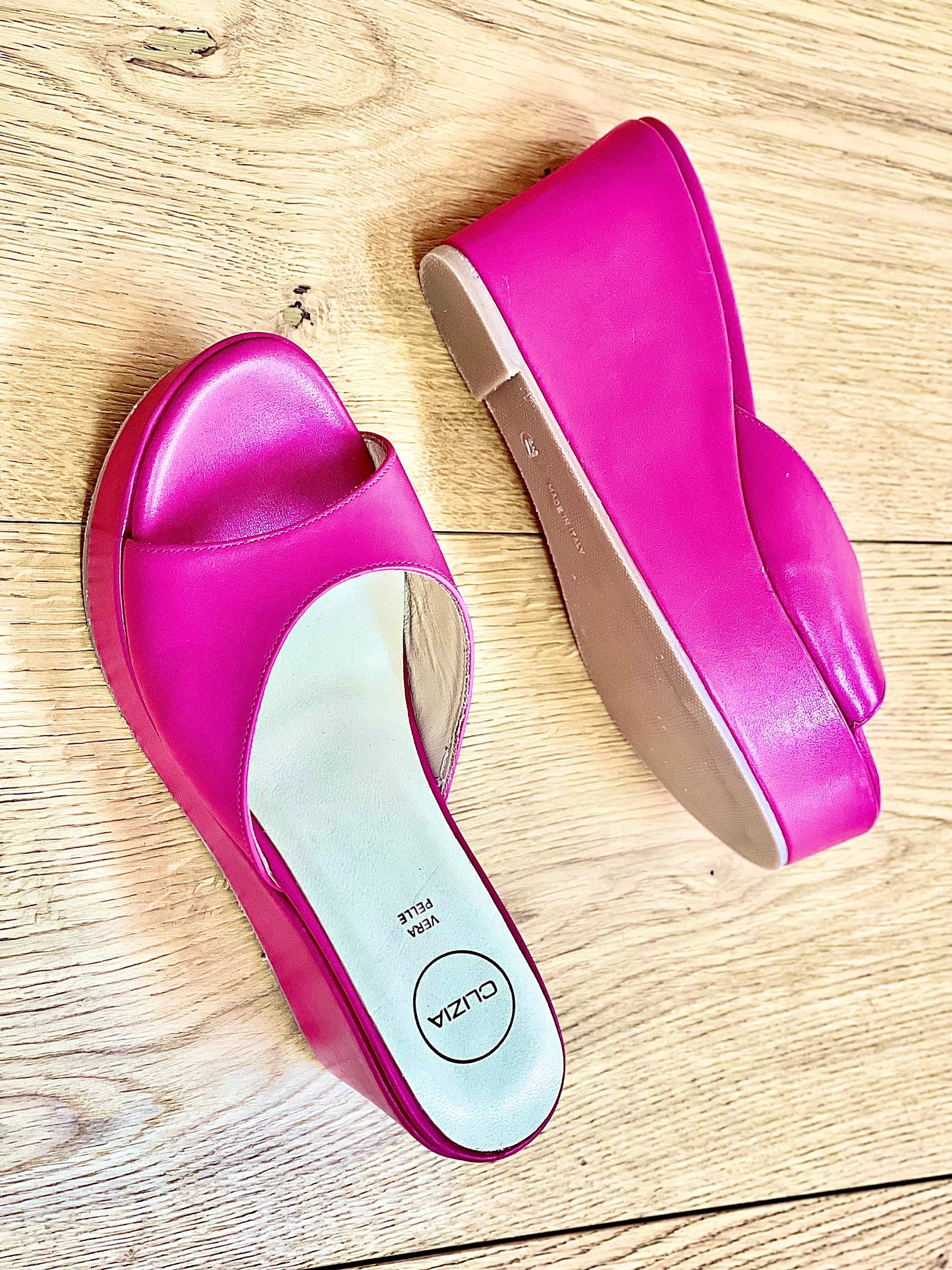 VENUS CUERO FUCSIA