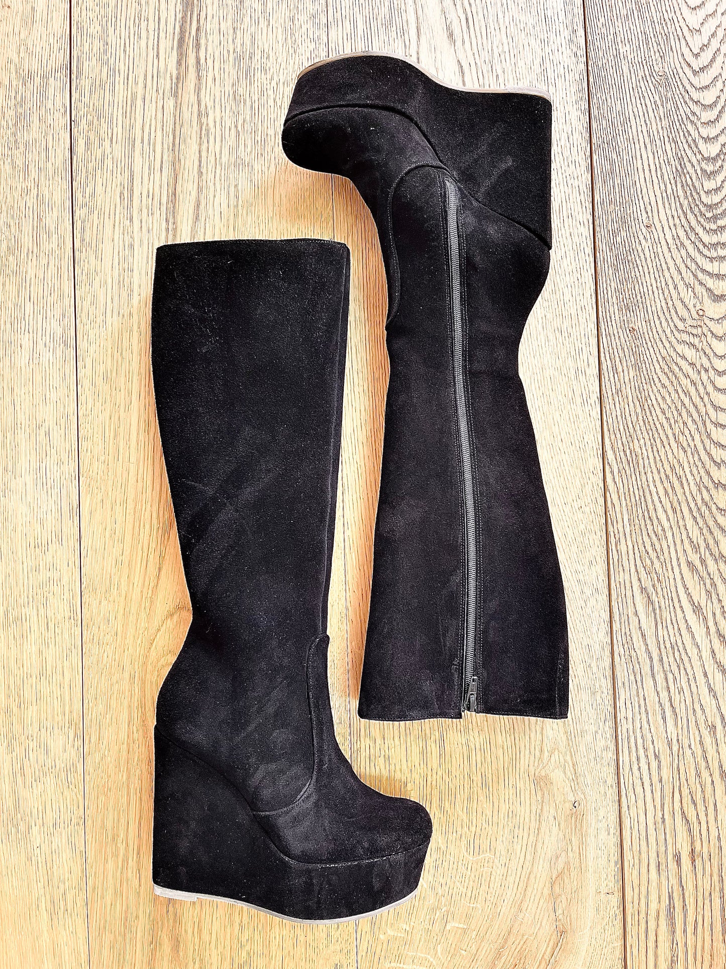 SAM BLACK SUEDE