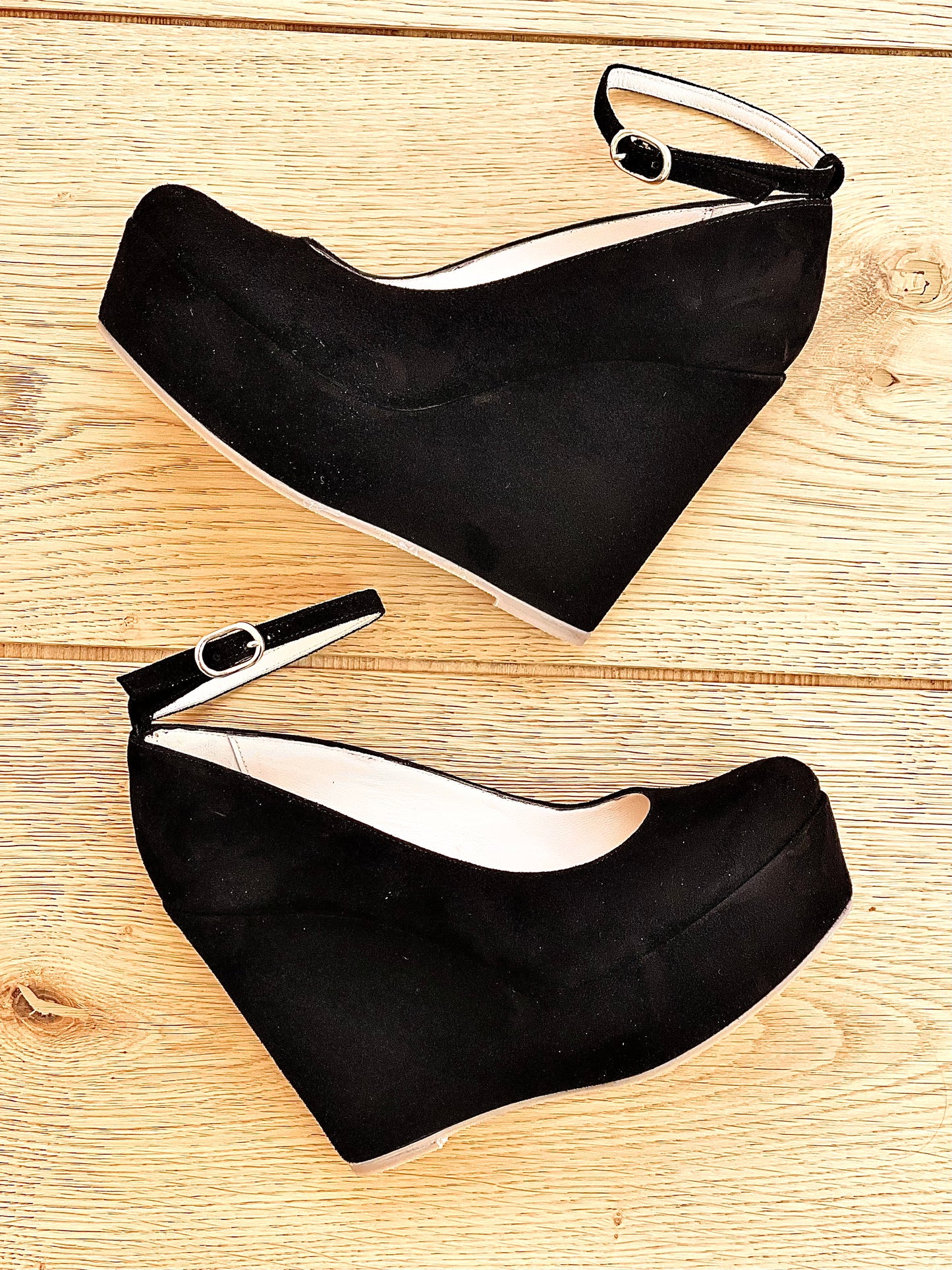MONIQUE BLACK SUEDE