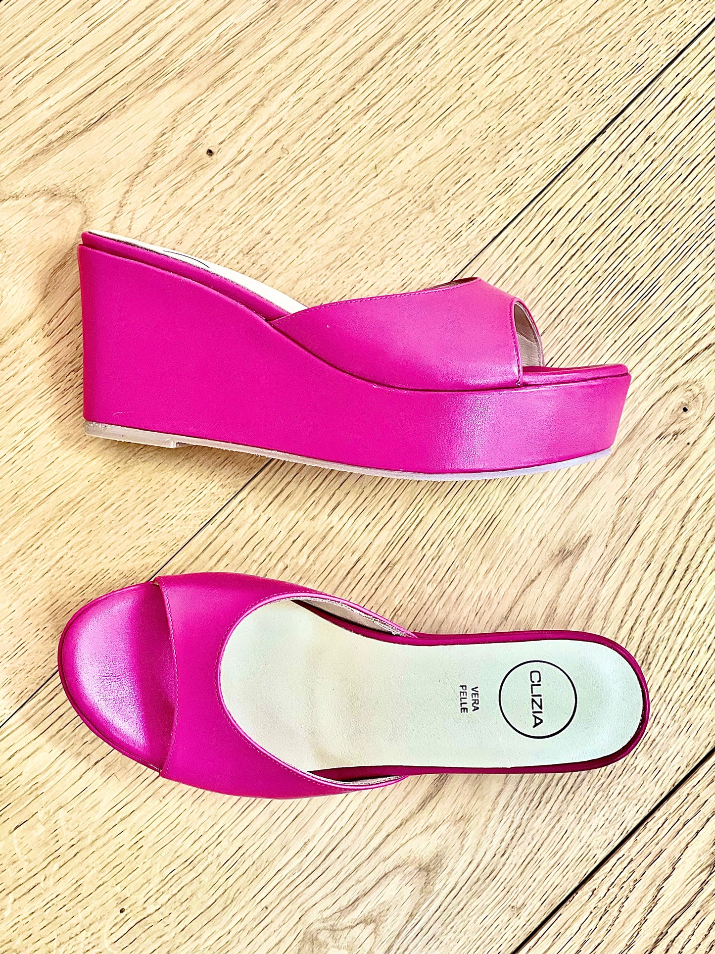 VENUS CUERO FUCSIA